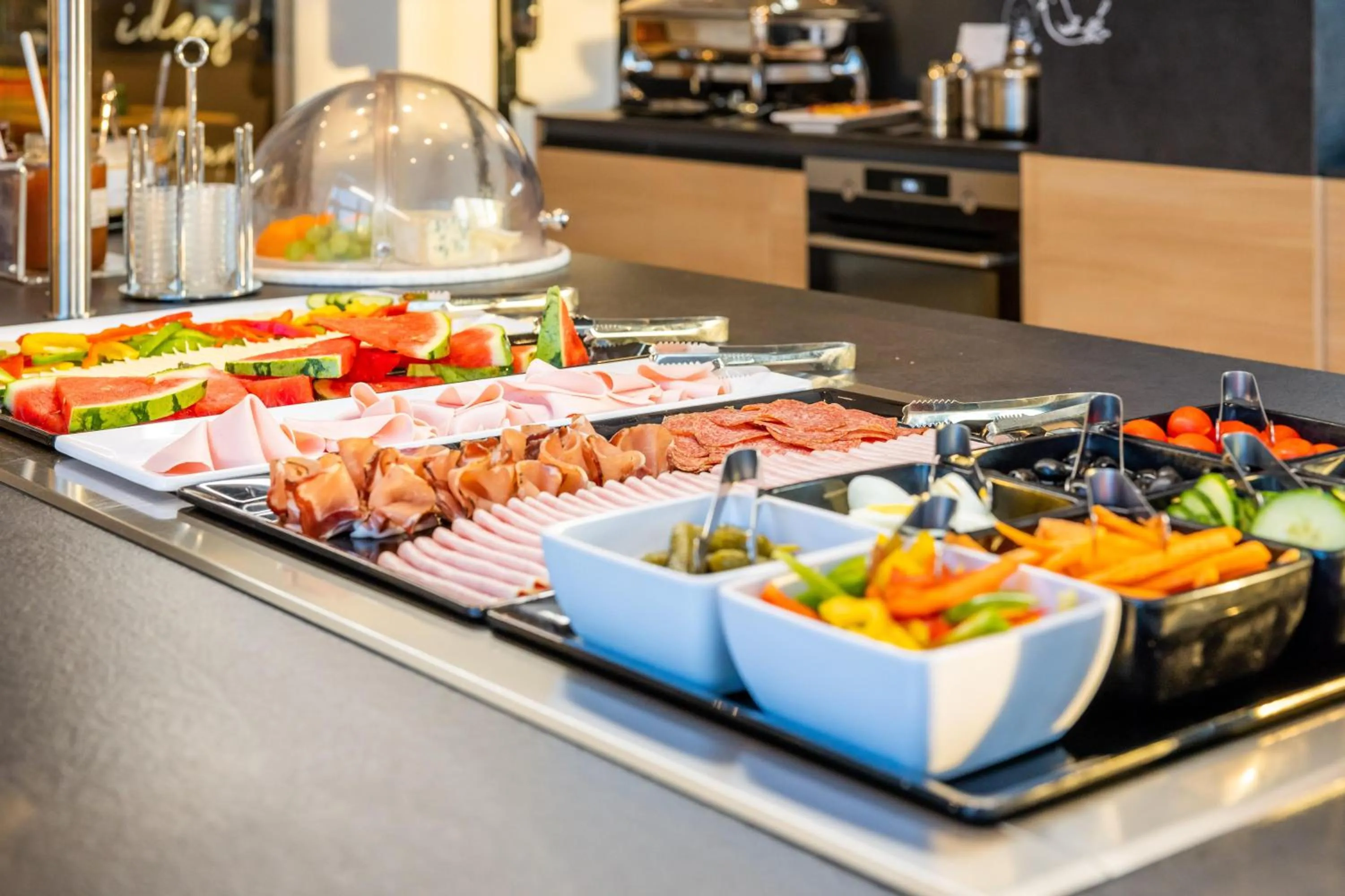 Restaurant/places to eat in harry's home Steyr hotel & apartments