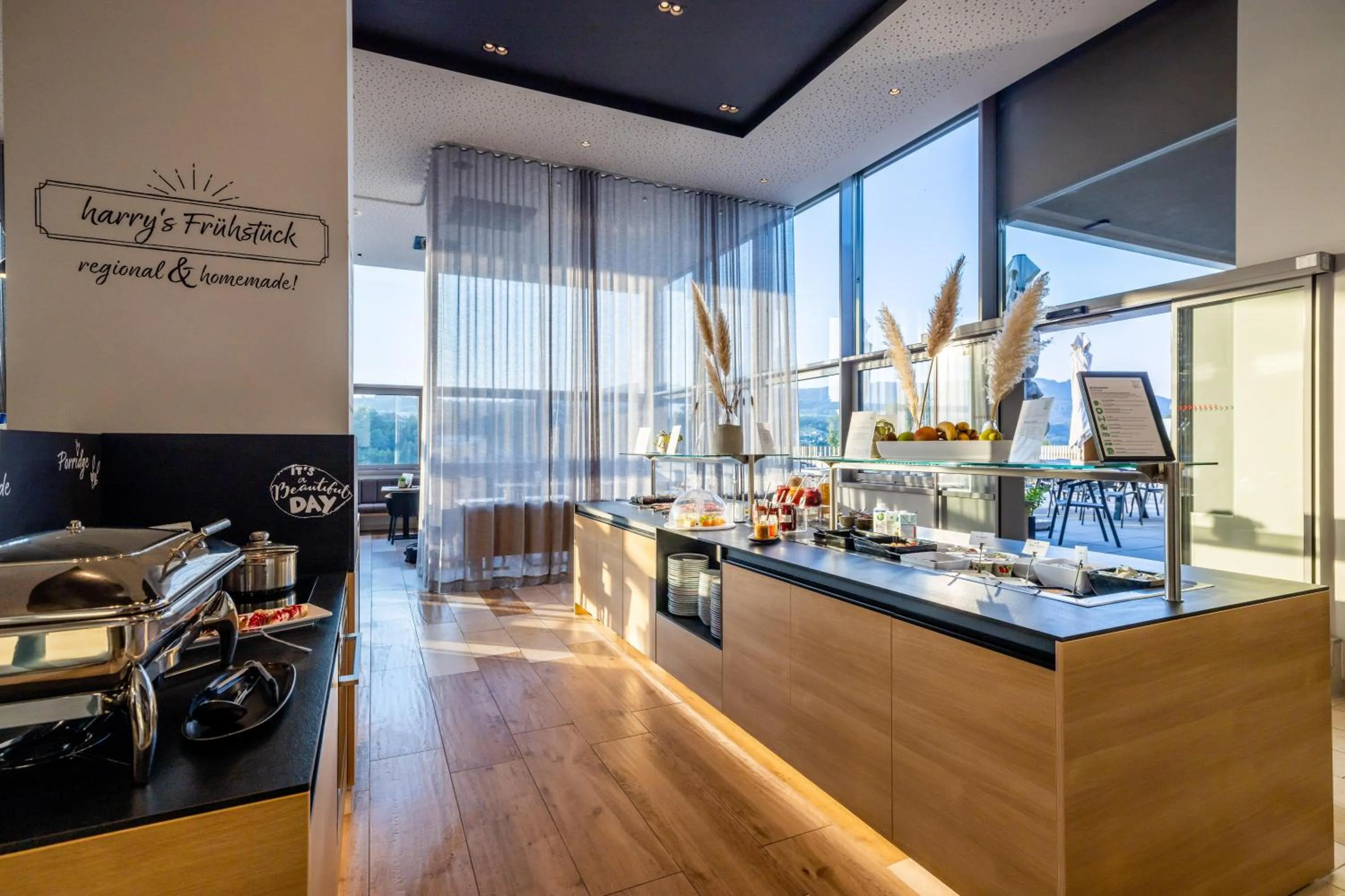 Restaurant/places to eat in harry's home Steyr hotel & apartments