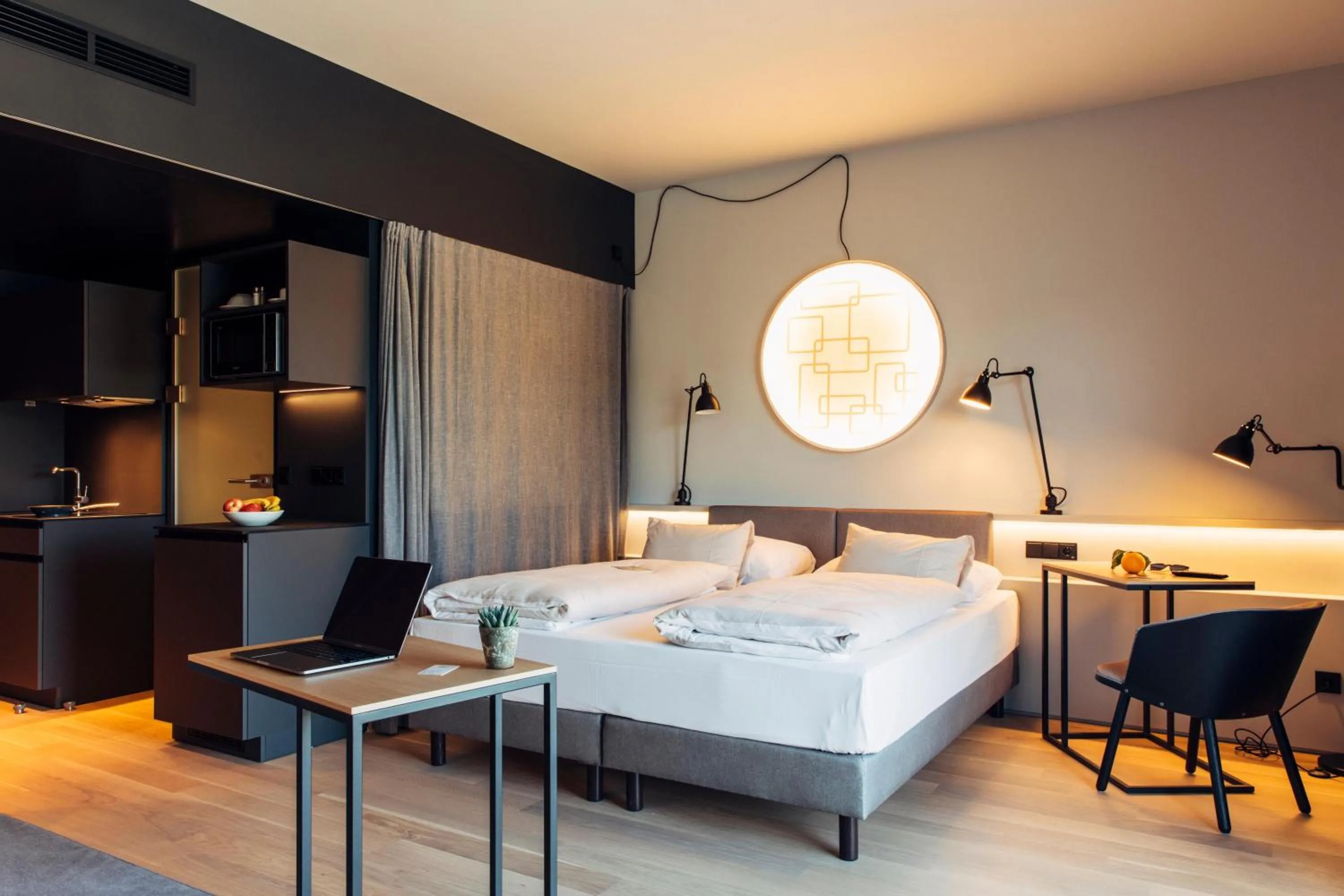 Photo of the whole room, Bed in harry's home Steyr hotel & apartments