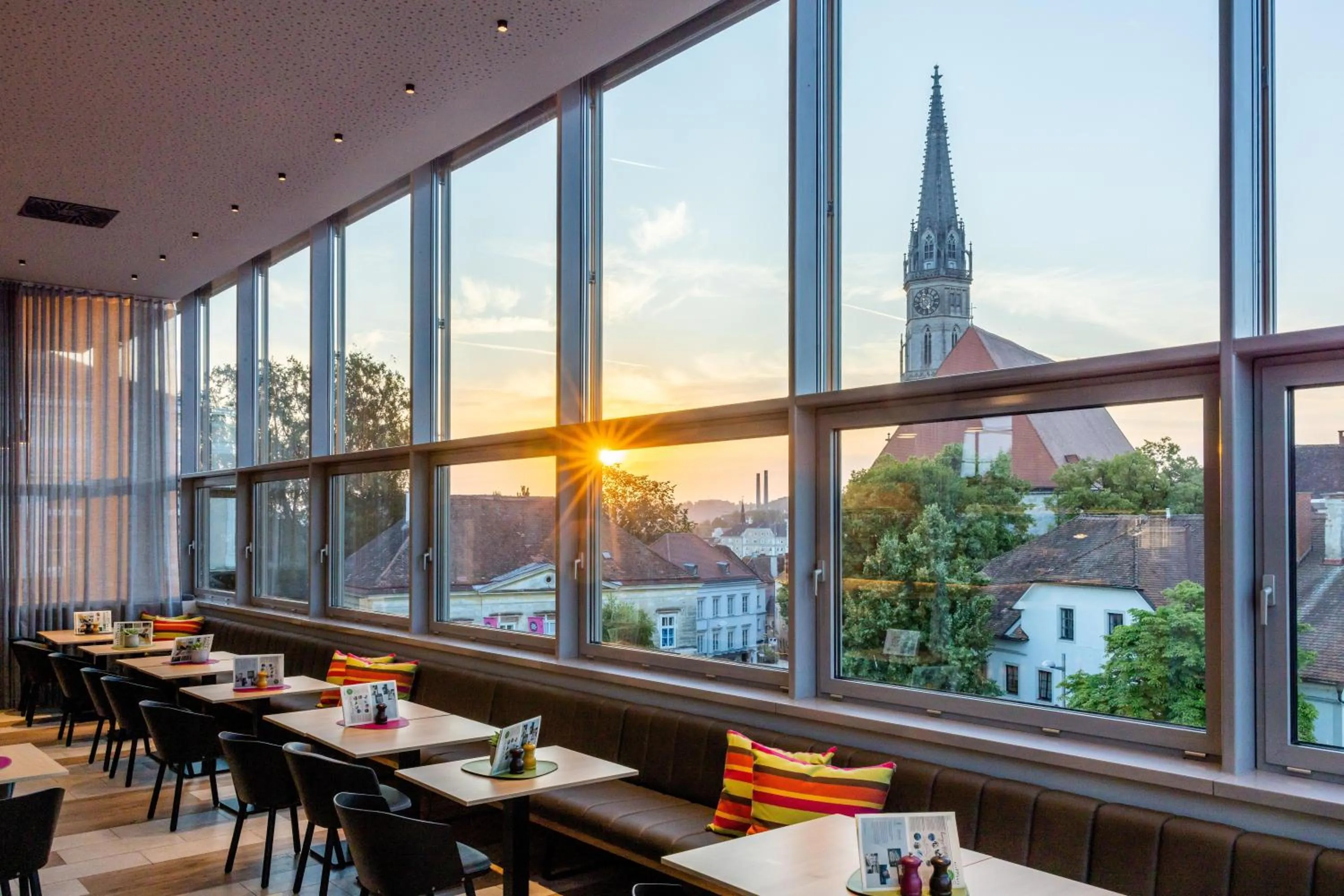 Restaurant/places to eat in harry's home Steyr hotel & apartments