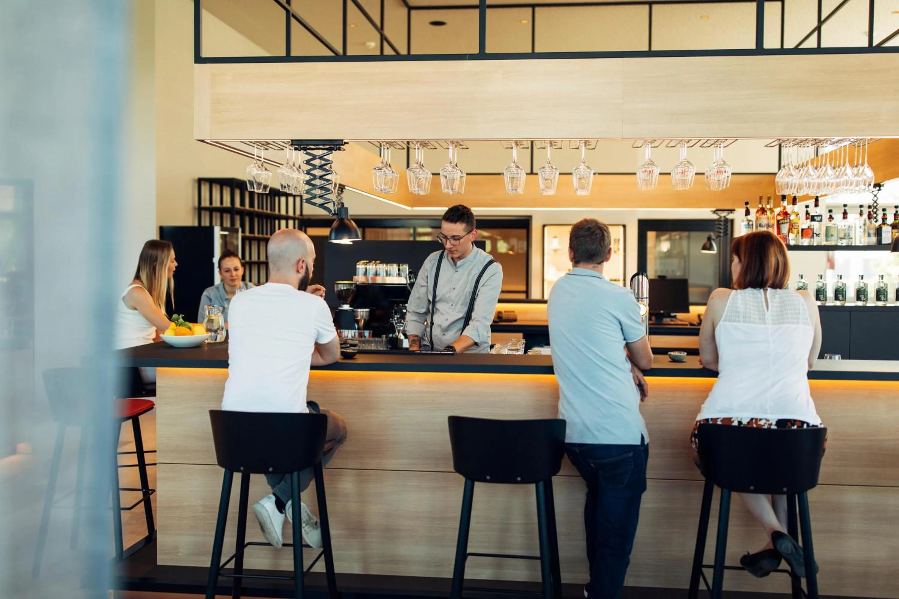 Lounge or bar in harry's home Steyr hotel & apartments