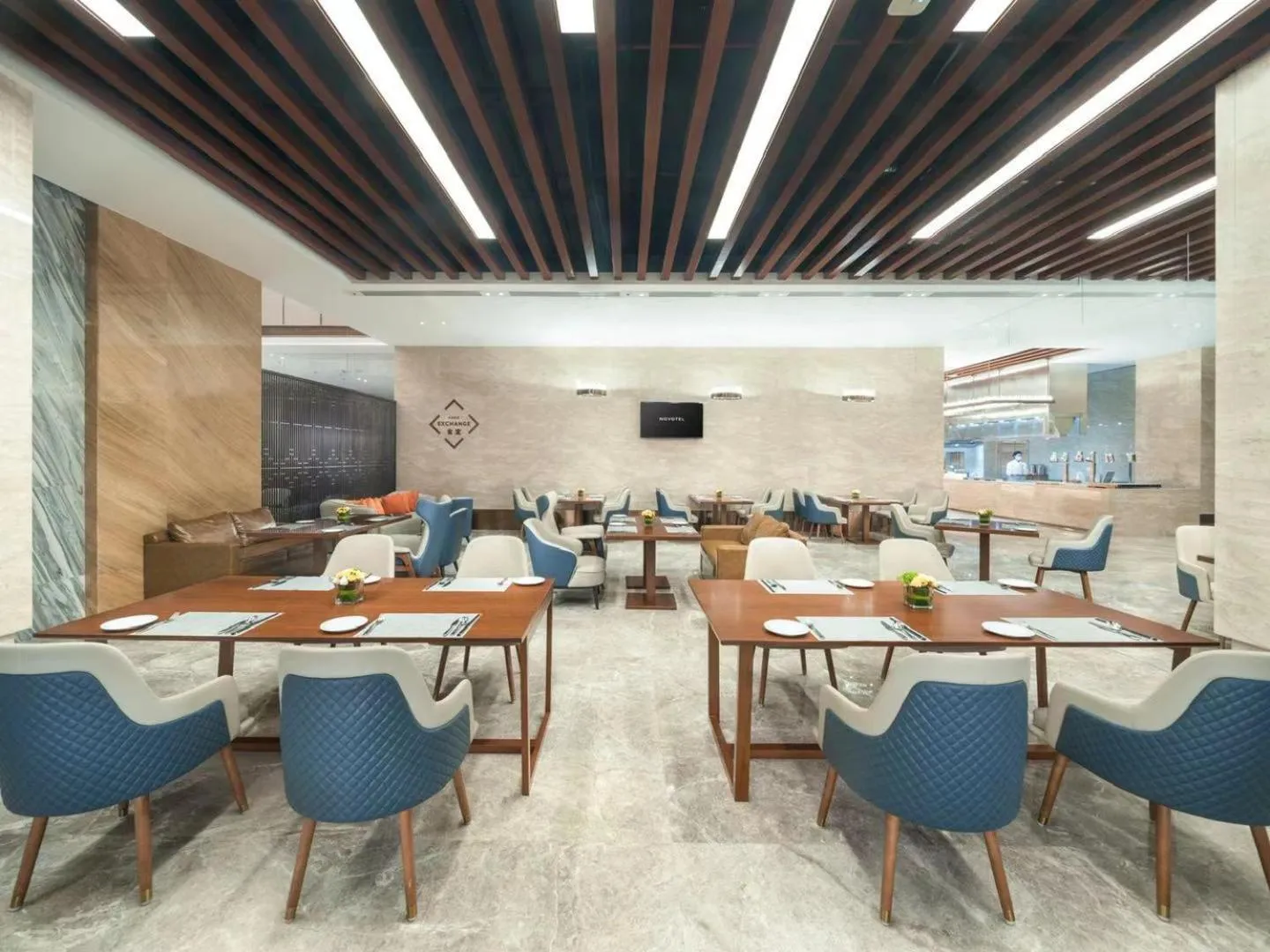 Restaurant/places to eat in Novotel Changsha International Exhibition Center