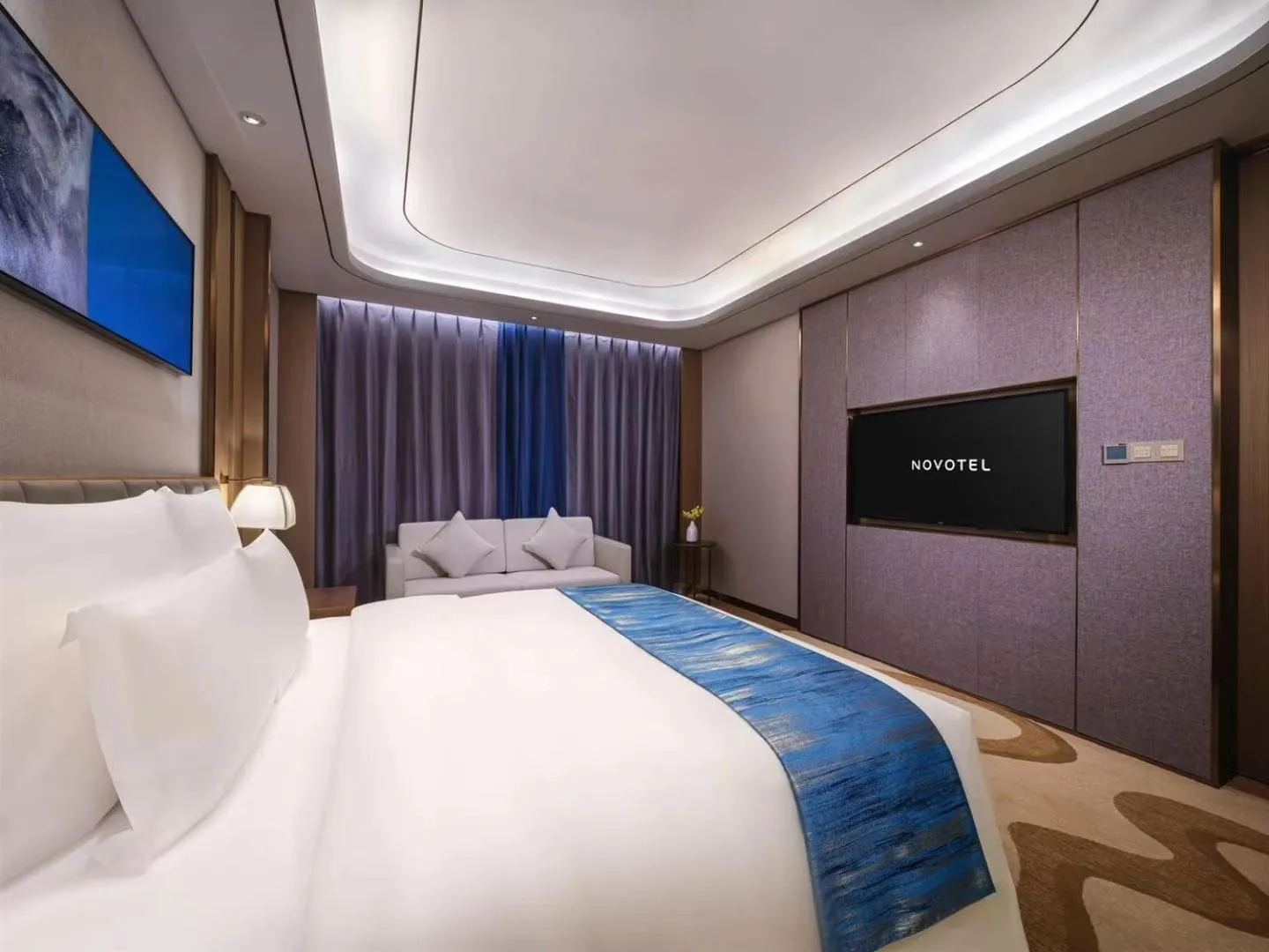 Bed in Novotel Changsha International Exhibition Center