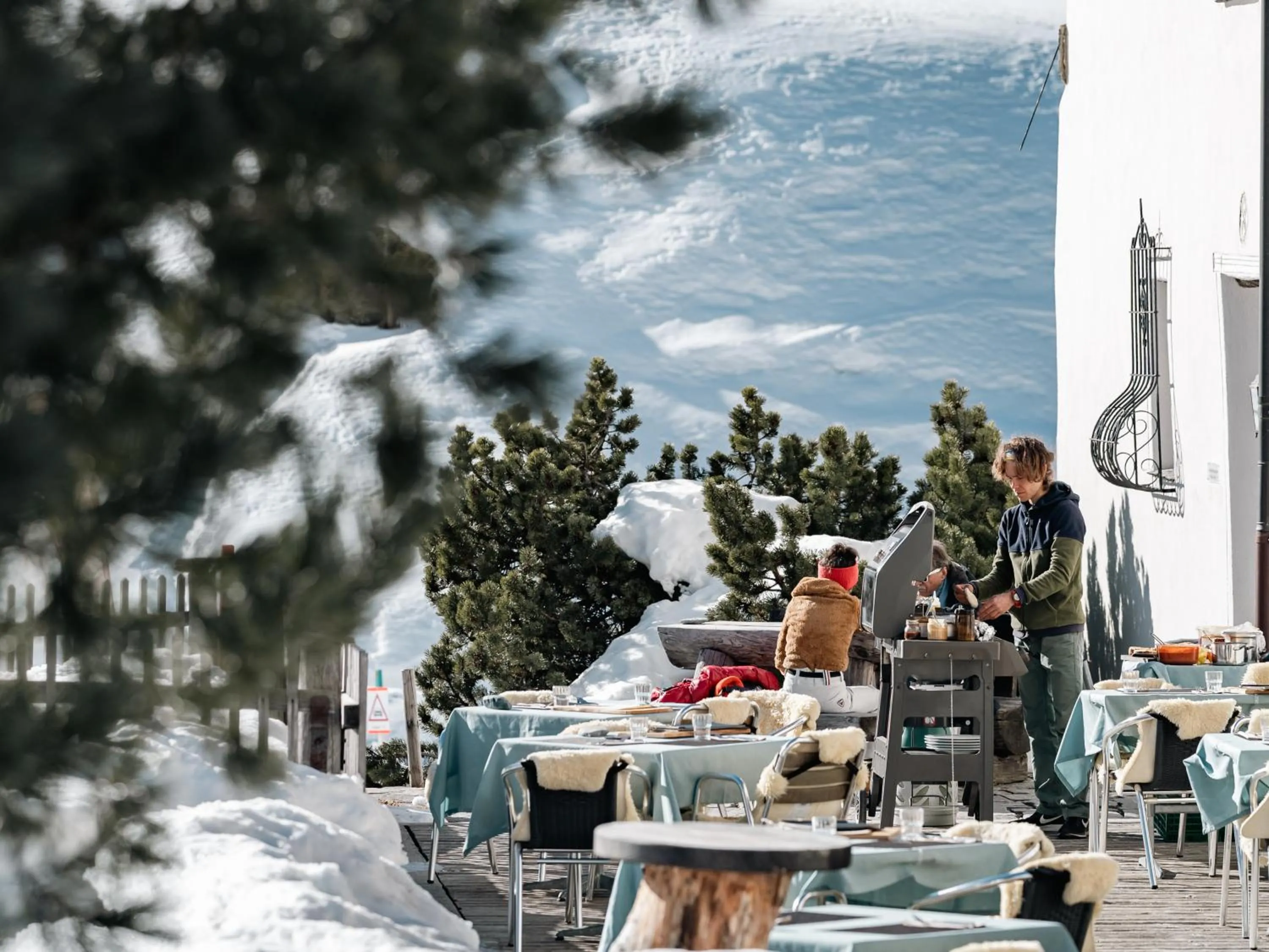 Restaurant/places to eat in Hotel Chesa Pool