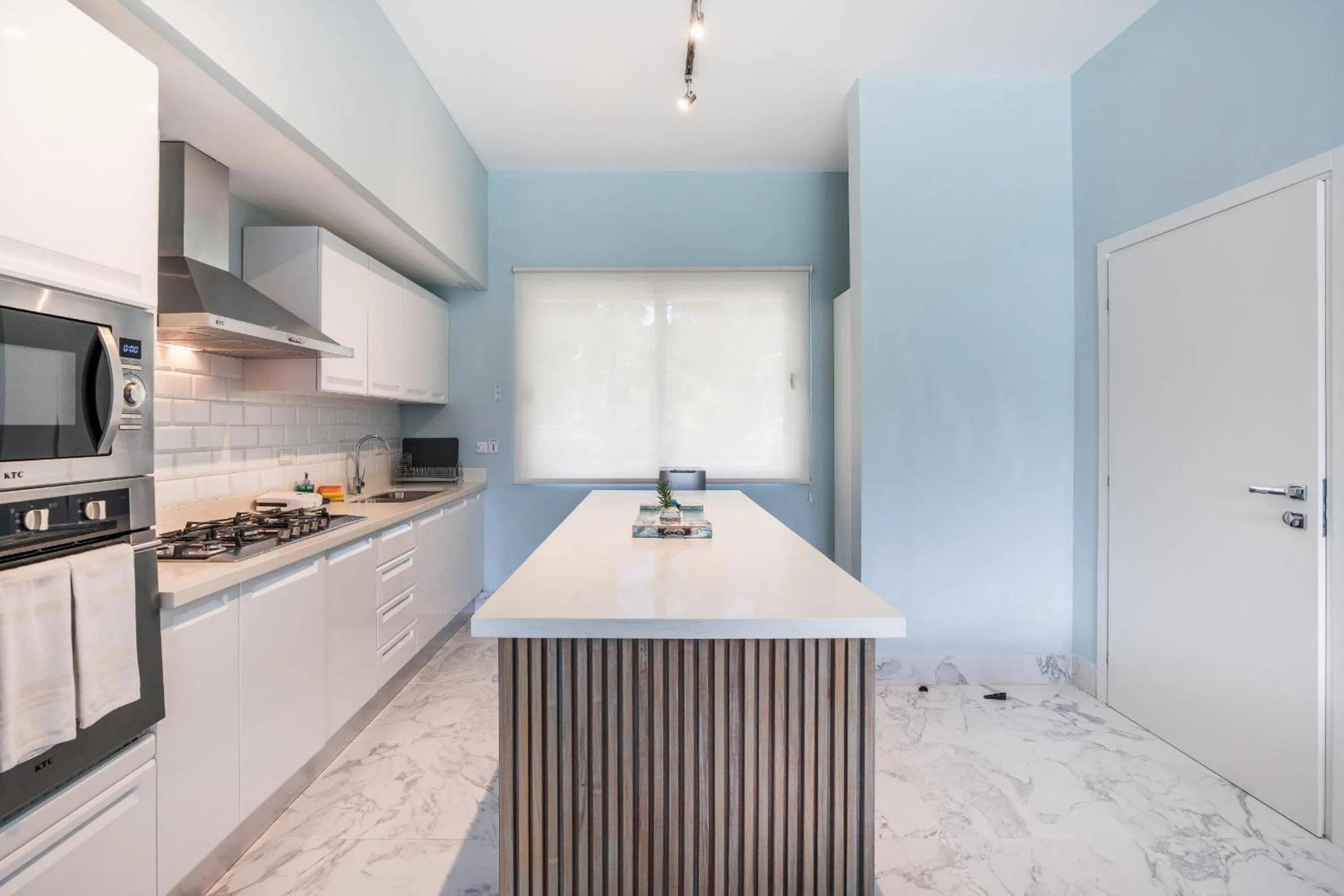 Playa Bonita Amazing Condo at Lake View