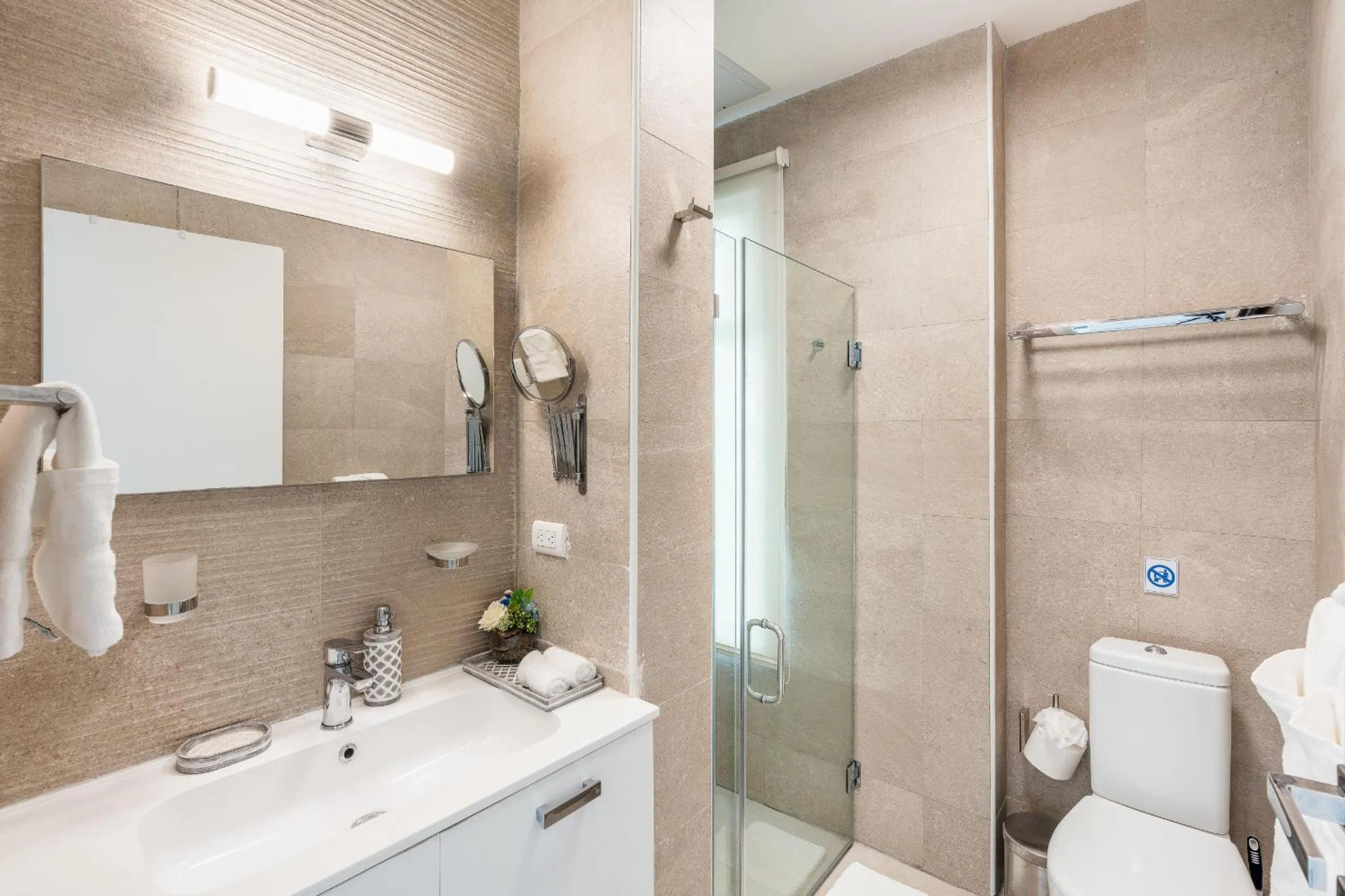 Playa Bonita Amazing Condo at Lake View