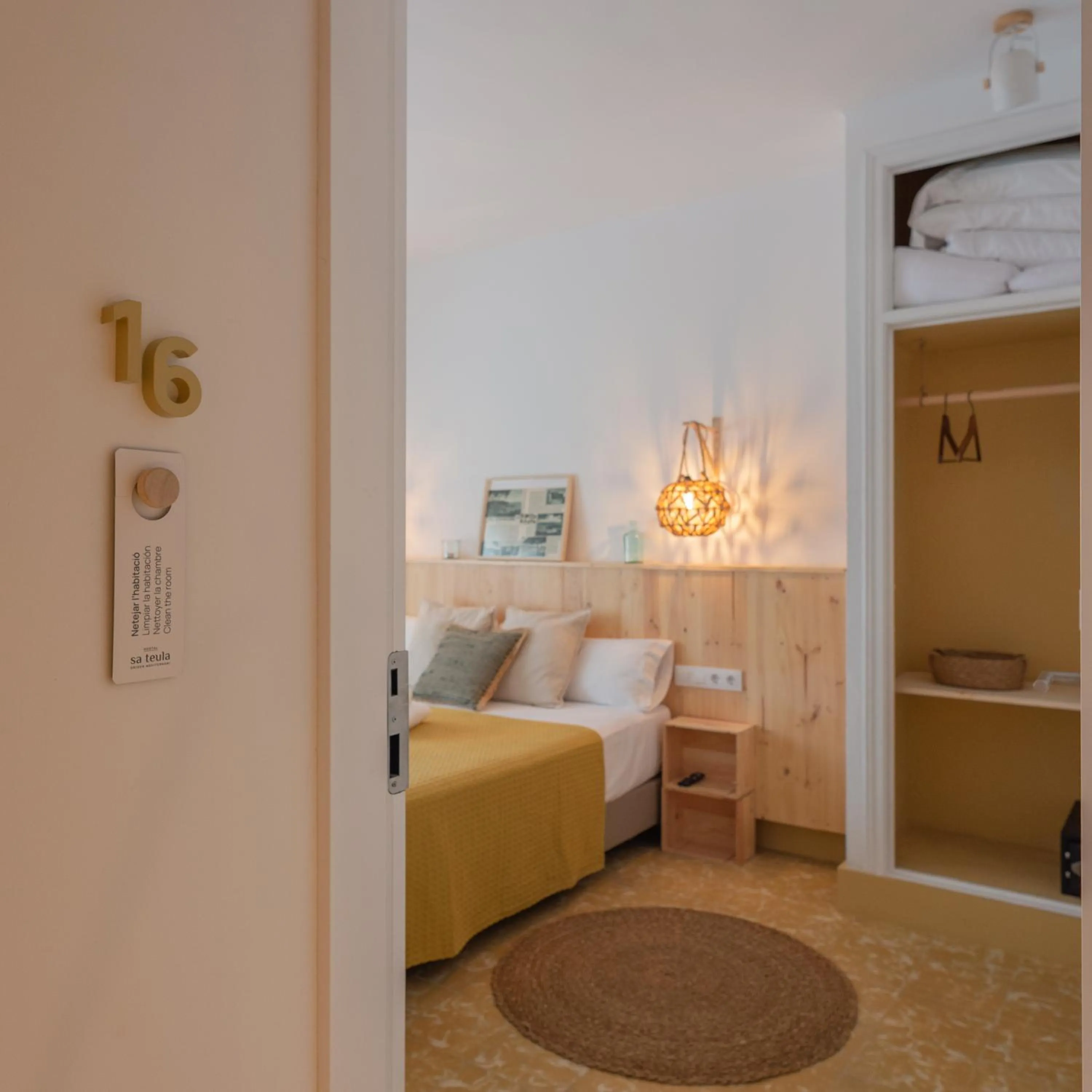 Bedroom, Bed in Hostal Sa Teula