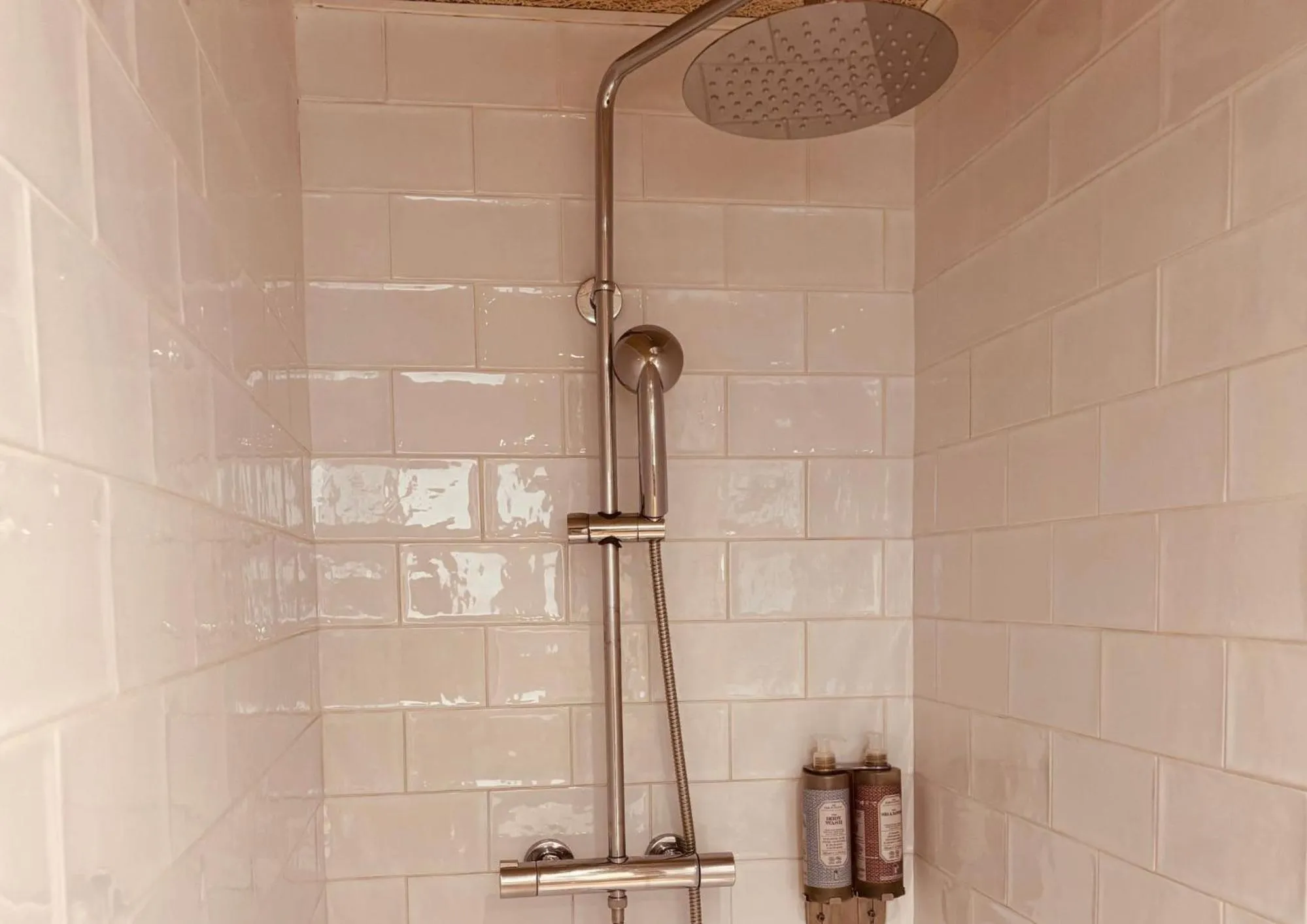 Shower in Hostal Sa Teula