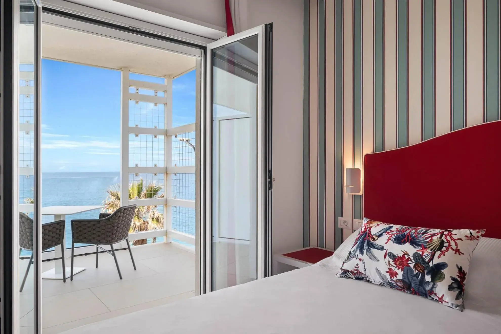 Deluxe Double Room with Balcony and Sea View in Seaside Hotel Deluxe Double Room with Balcony and Sea View in Seaside Hotel