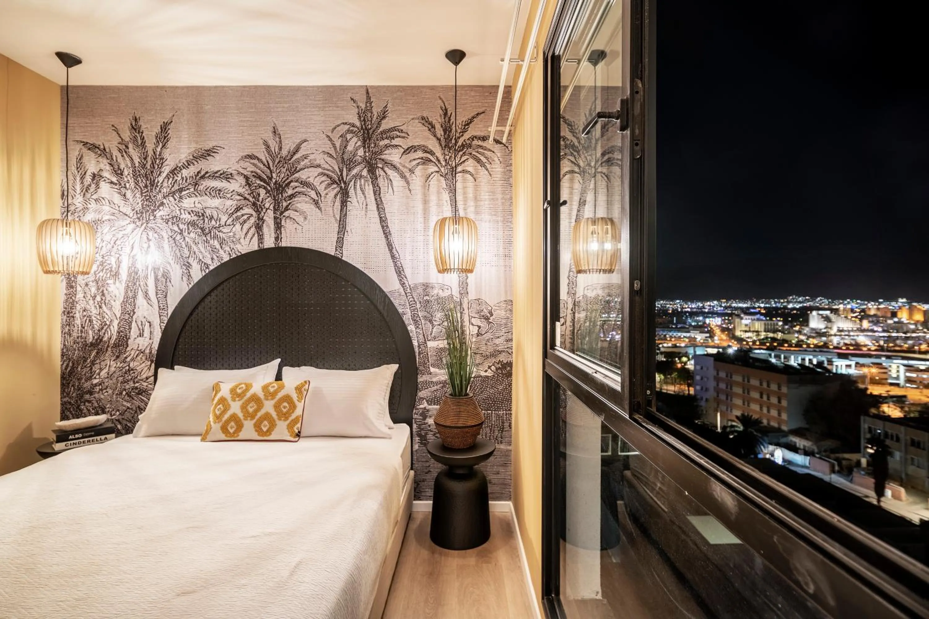 Bedroom, Bed in Mr. Soof - By TLV2GO