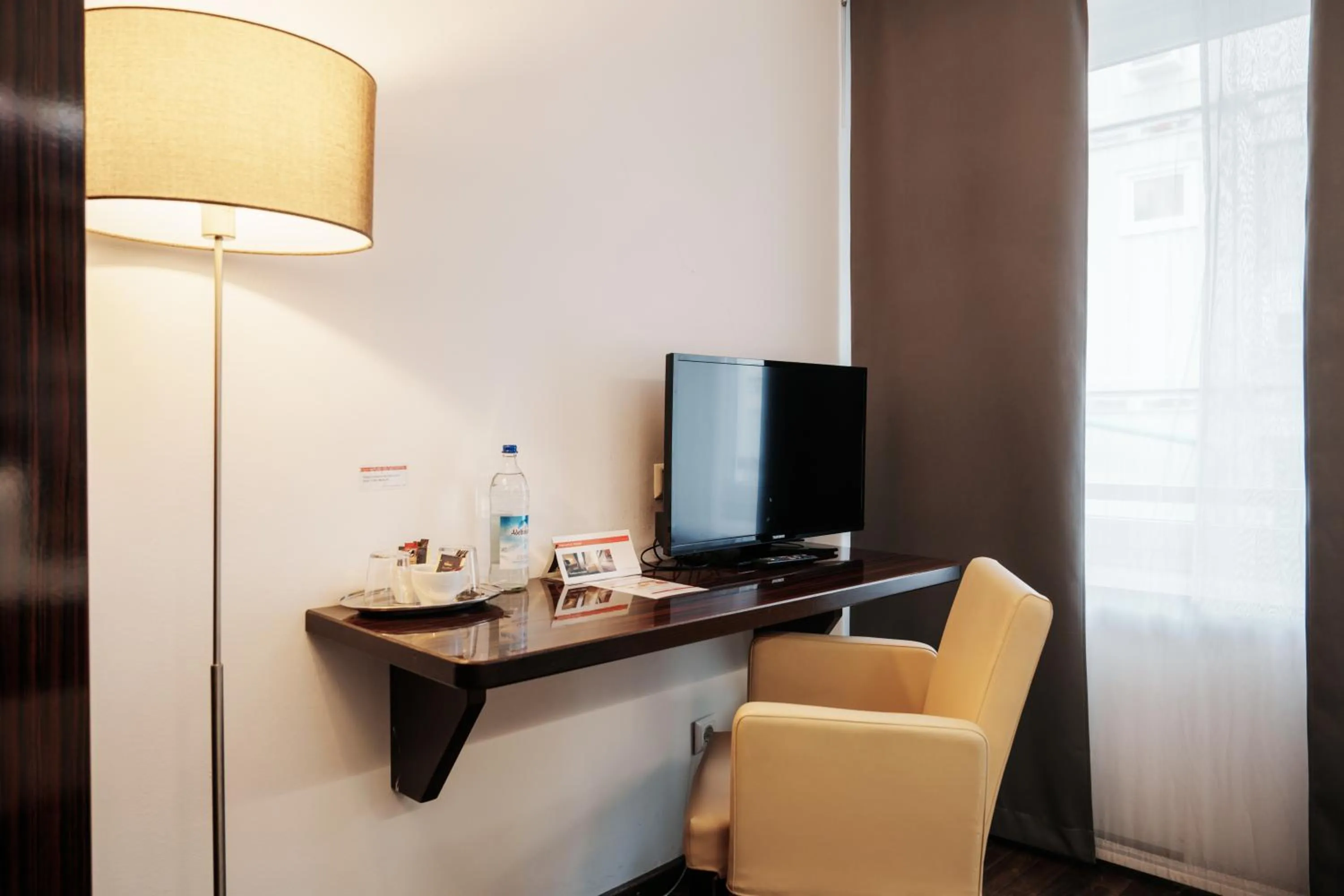 TV and multimedia in Helvetia Hotel Munich City Center