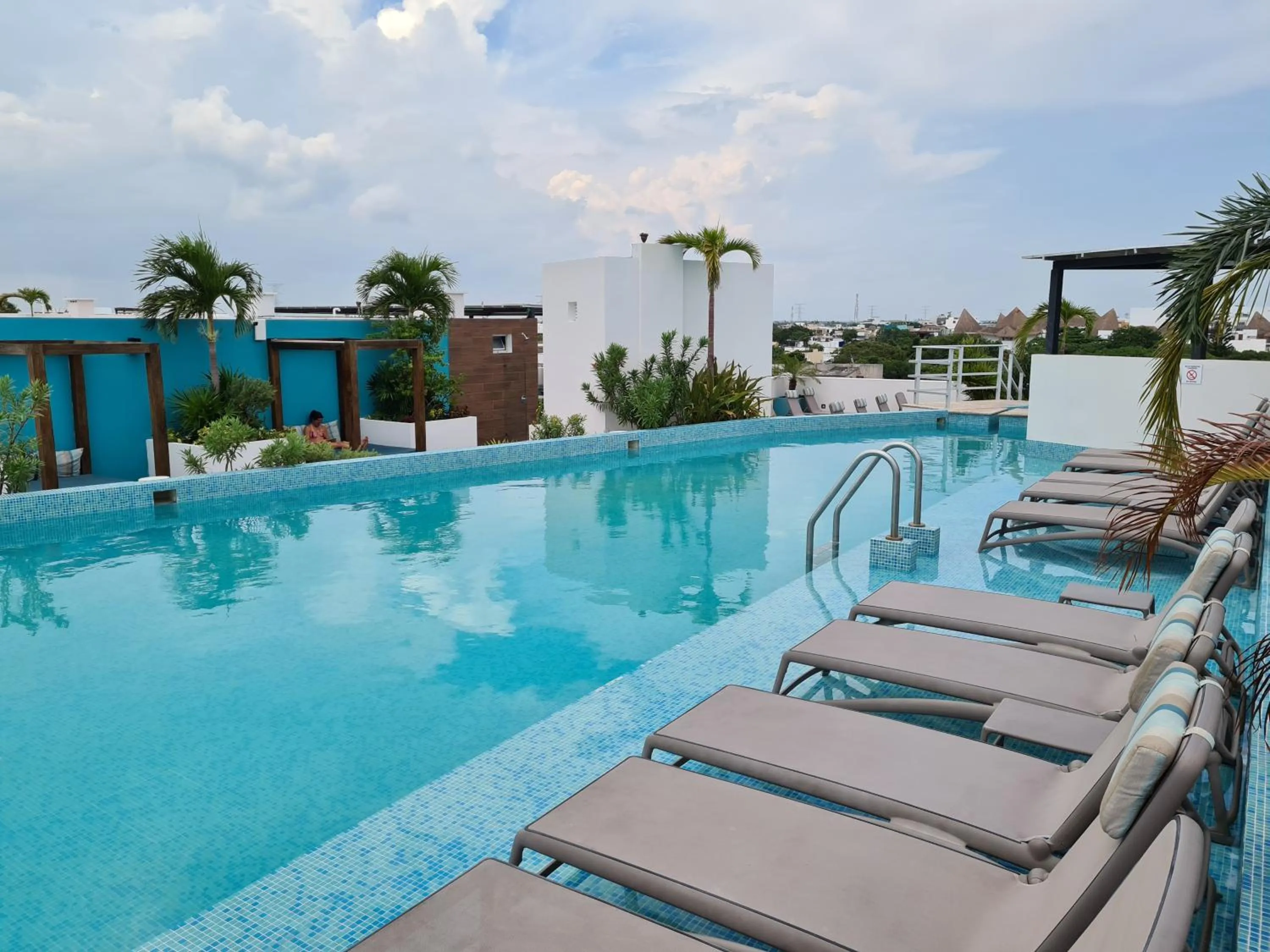 Swimming pool in The Gallery Condos Discover Playa del Carmen from The Gallery Condos steps to the beach