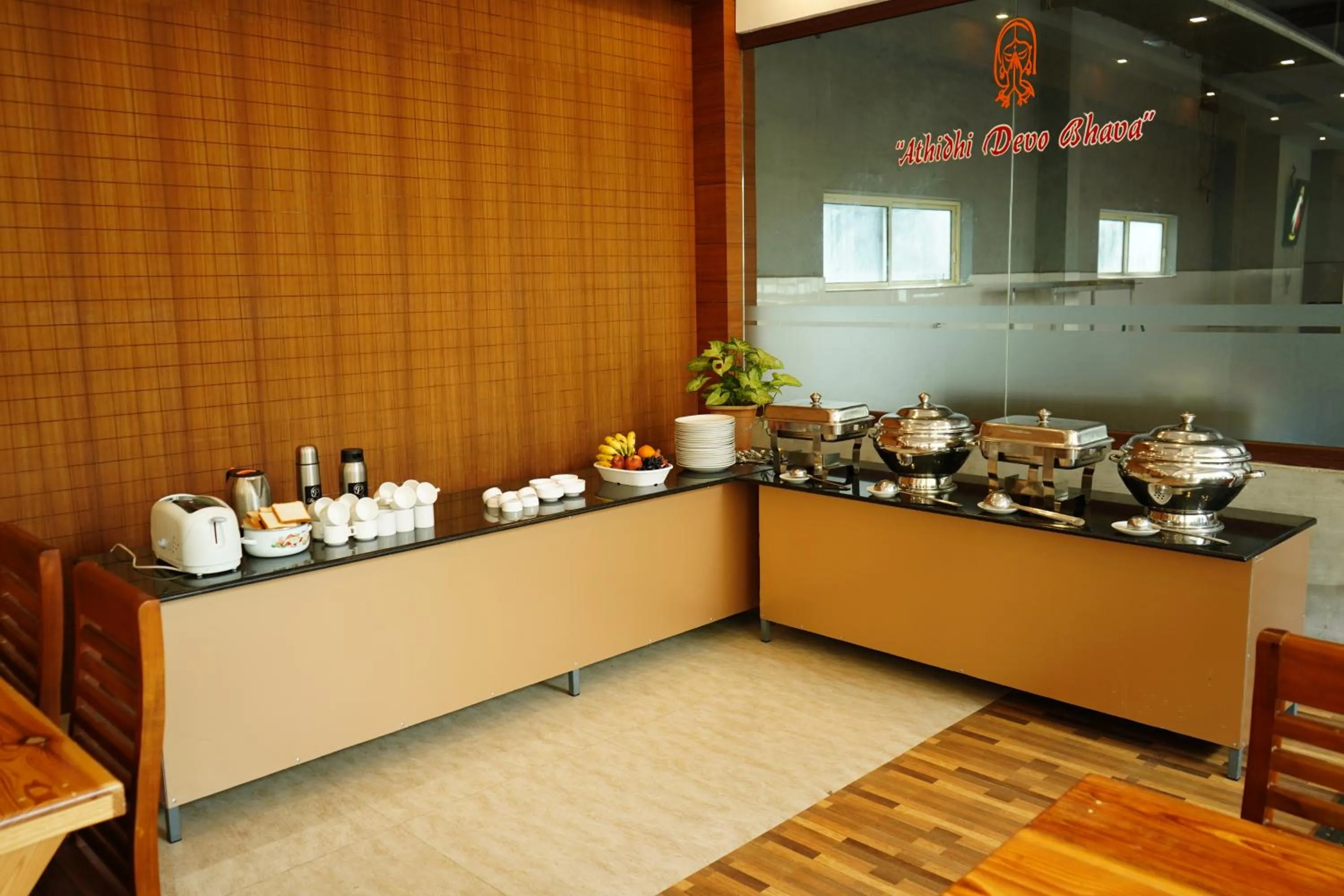 Restaurant/places to eat in The Patio Thekkady