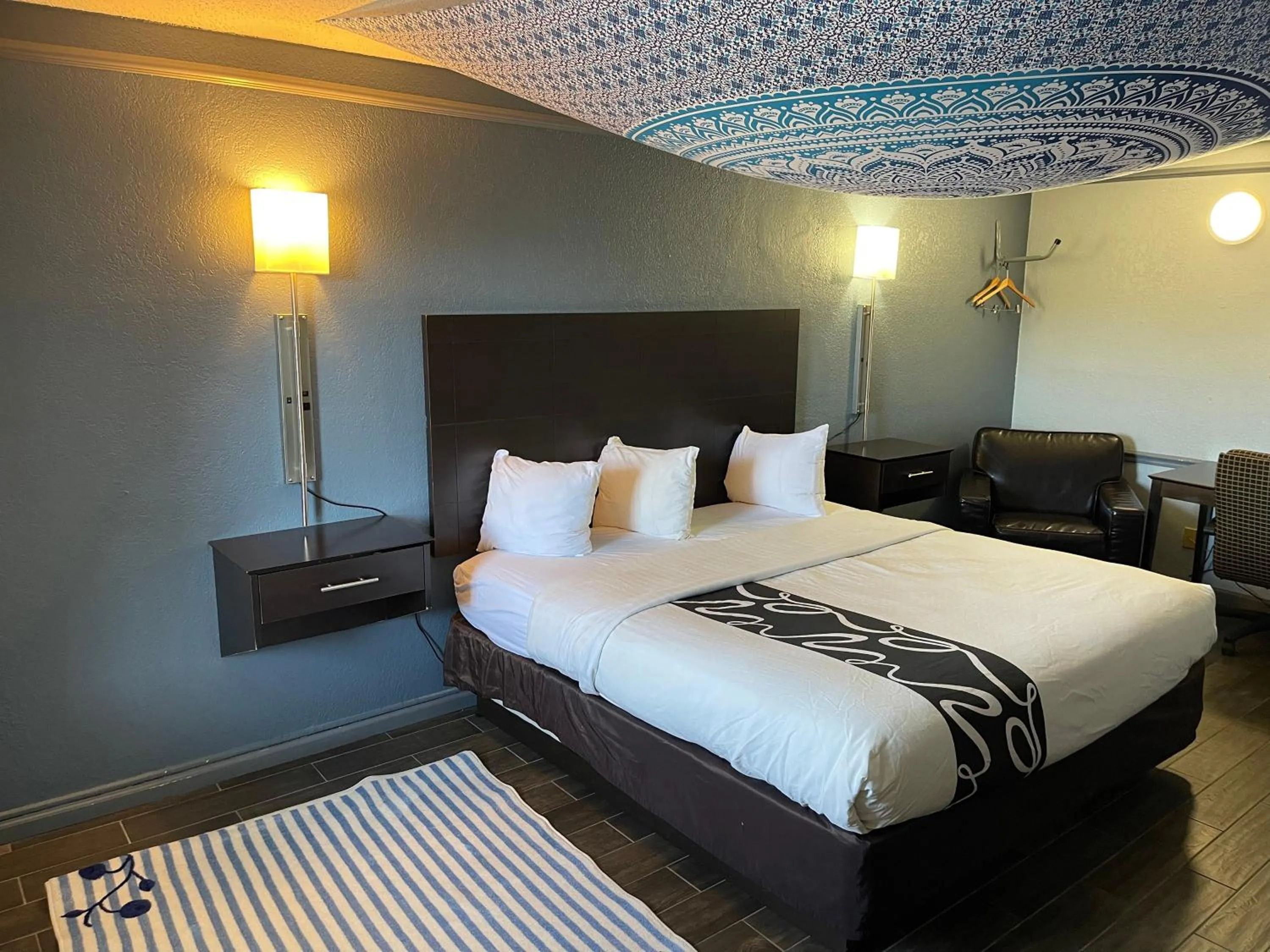 Bed in KINGS INN- Medical Downtown Midtown Memphis