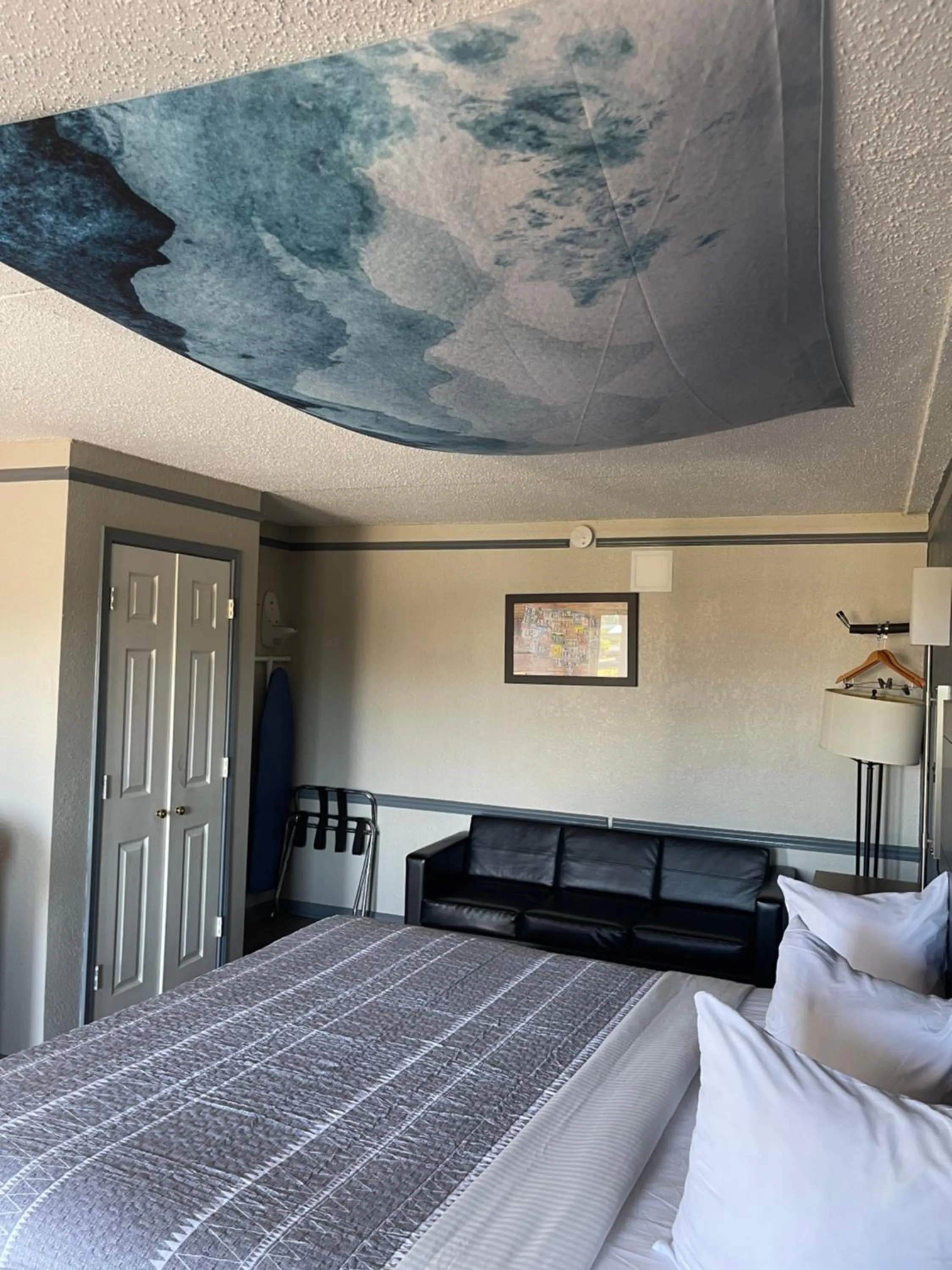 Bed in KINGS INN- Medical Downtown Midtown Memphis