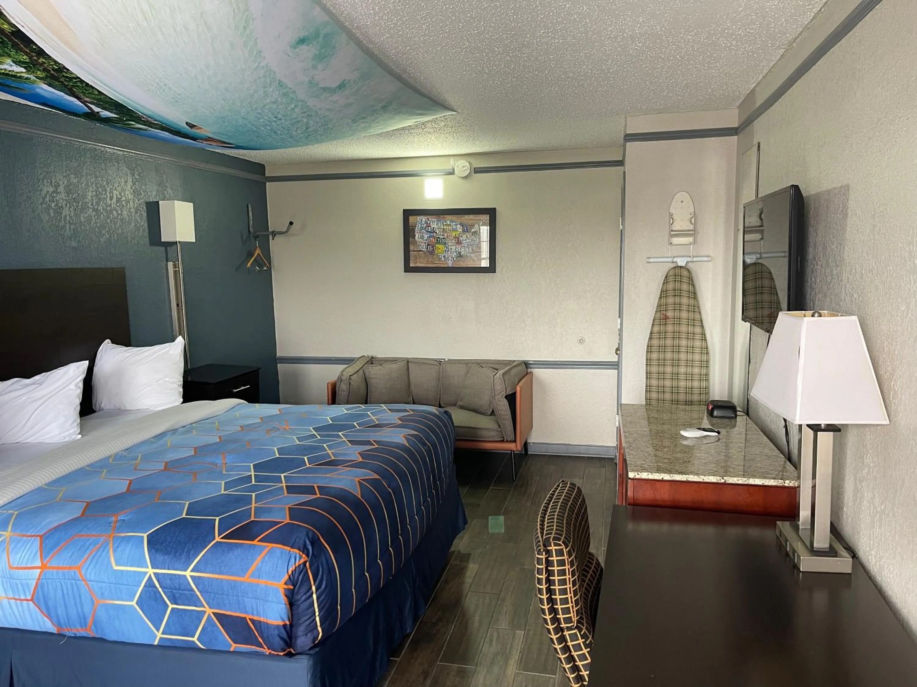 Bed in KINGS INN- Medical Downtown Midtown Memphis