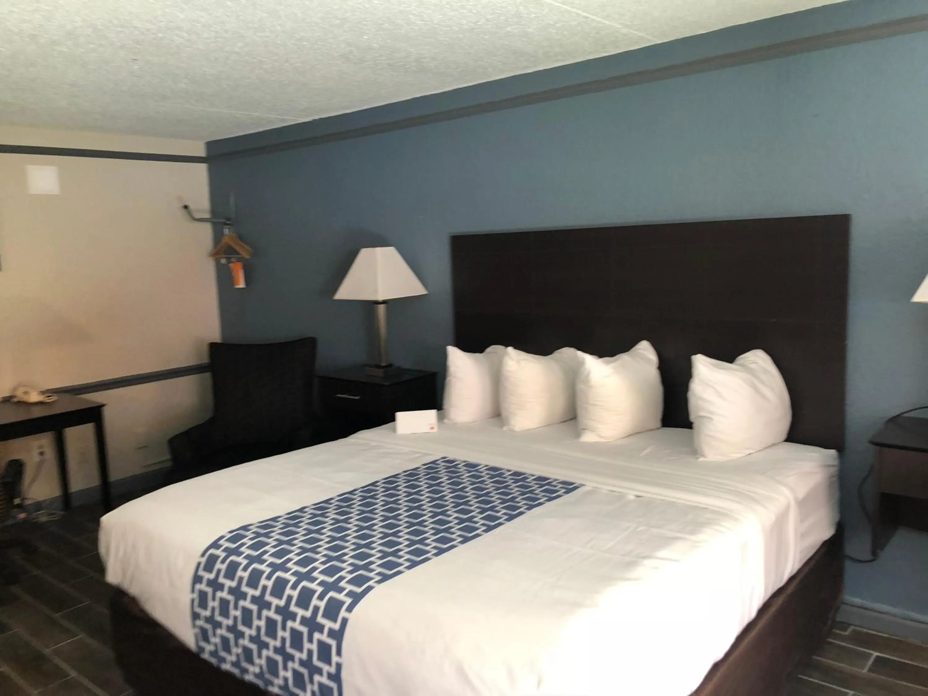 Bed in KINGS INN- Medical Downtown Midtown Memphis