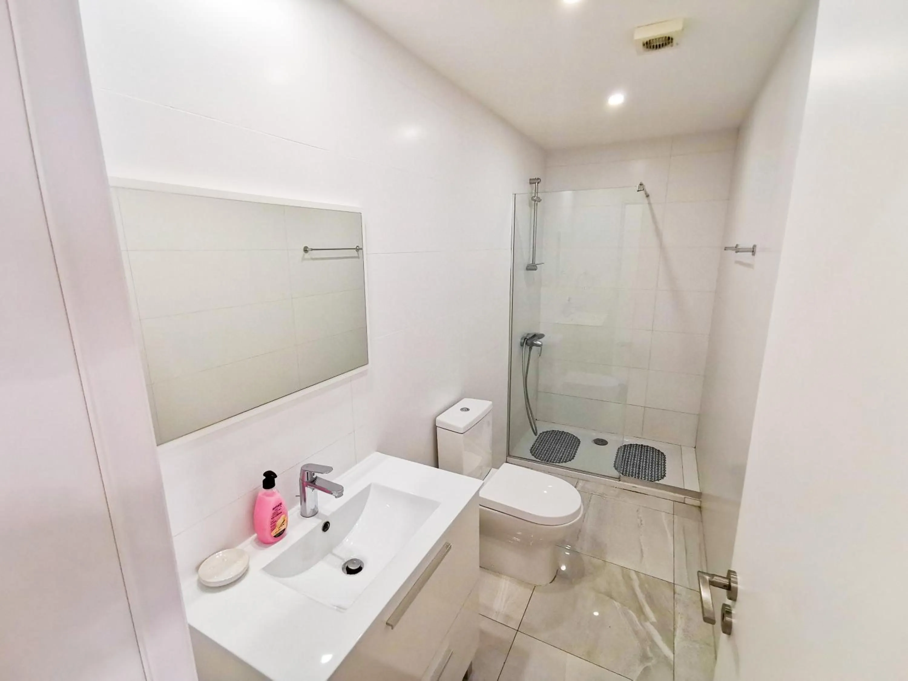 Shower in Vasilo Court Seaview City Apartment