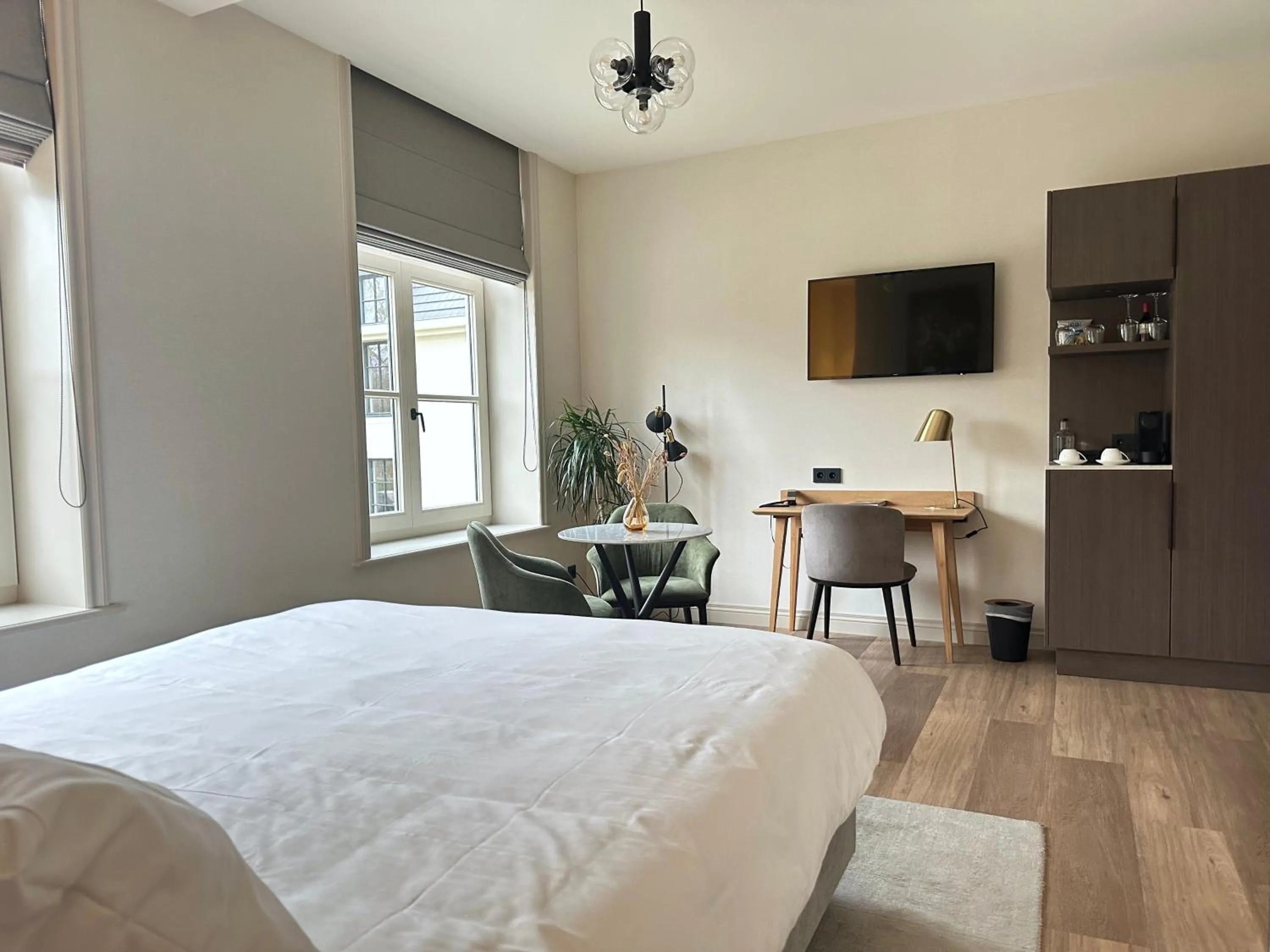 Seating area, Bed in Hotel Flora Batava