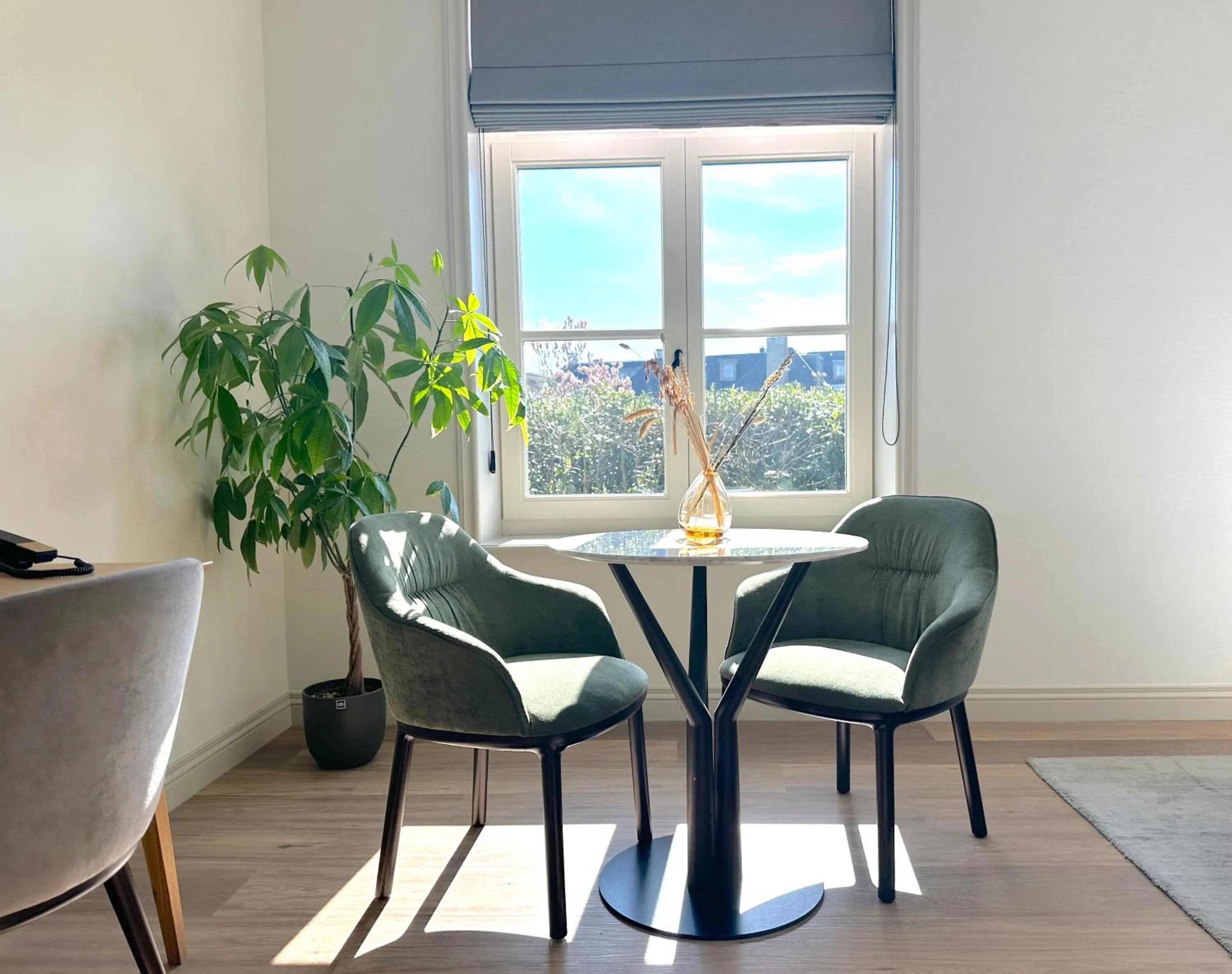 Seating area in Hotel Flora Batava