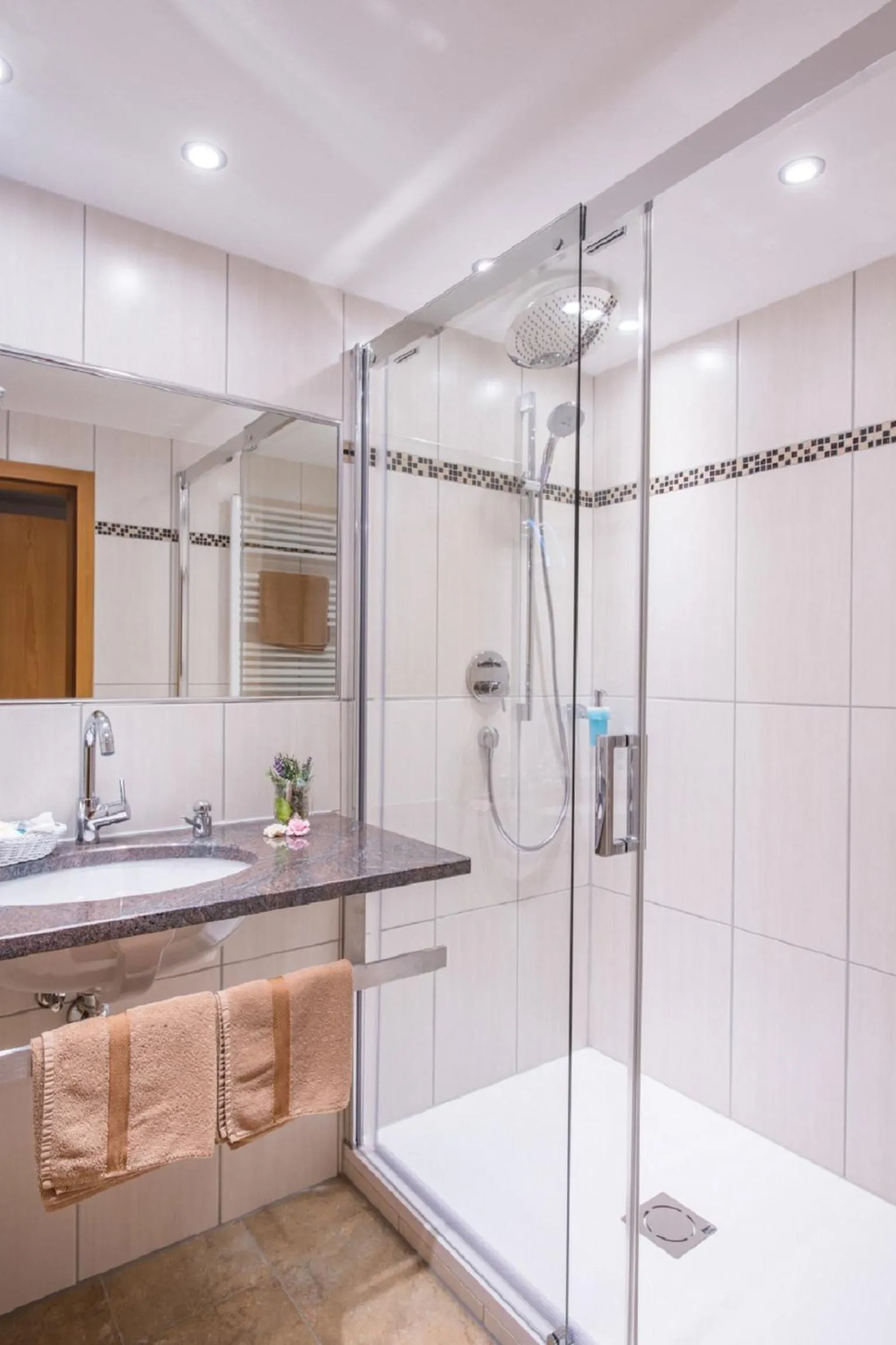 Shower in Hotel Alpspitz B&B