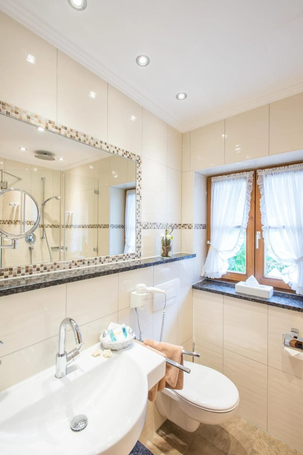 Bathroom in Hotel Alpspitz B&B