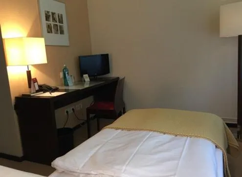 Photo of the whole room, Bed in DämeritzSeehotel