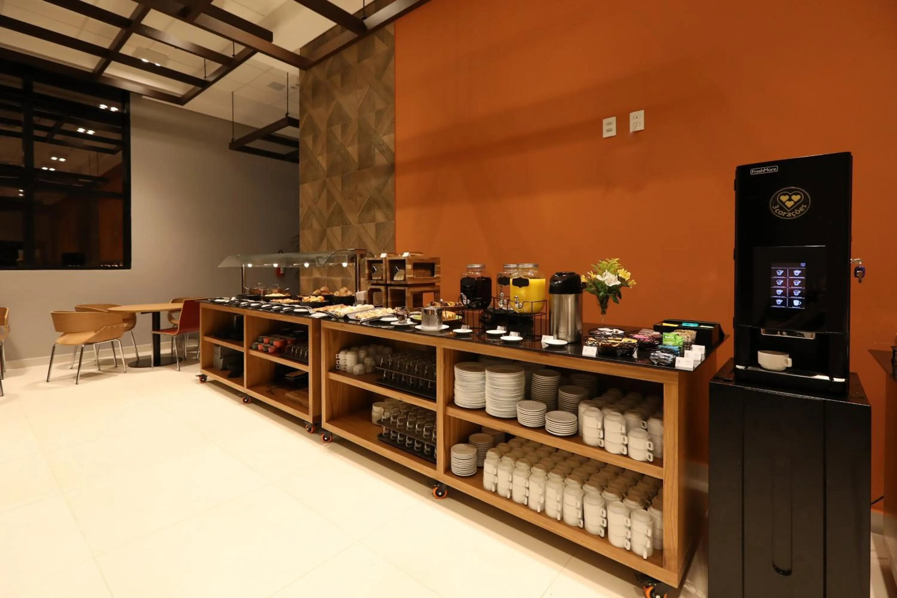 Restaurant/places to eat in Comfort Suites São José do Rio Preto