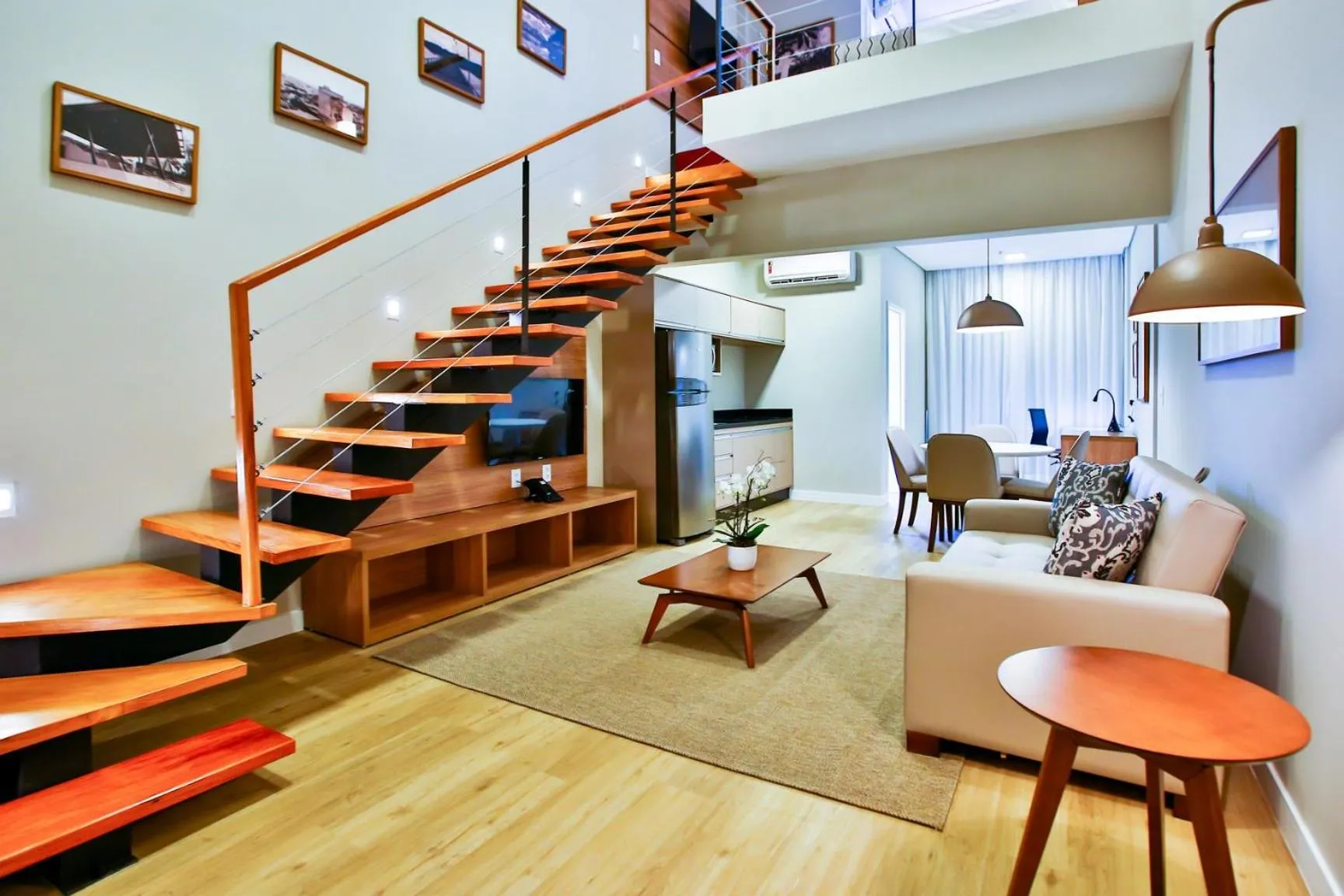 Communal lounge/ TV room in Comfort Suites São José do Rio Preto