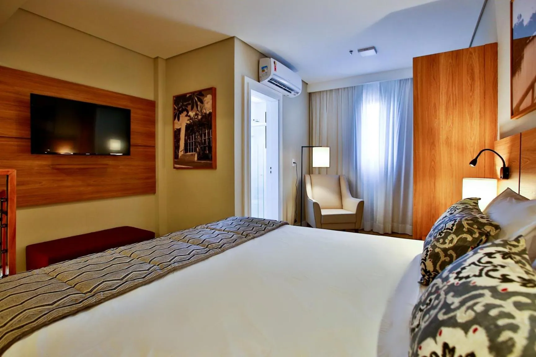 Communal lounge/ TV room, Bed in Comfort Suites São José do Rio Preto