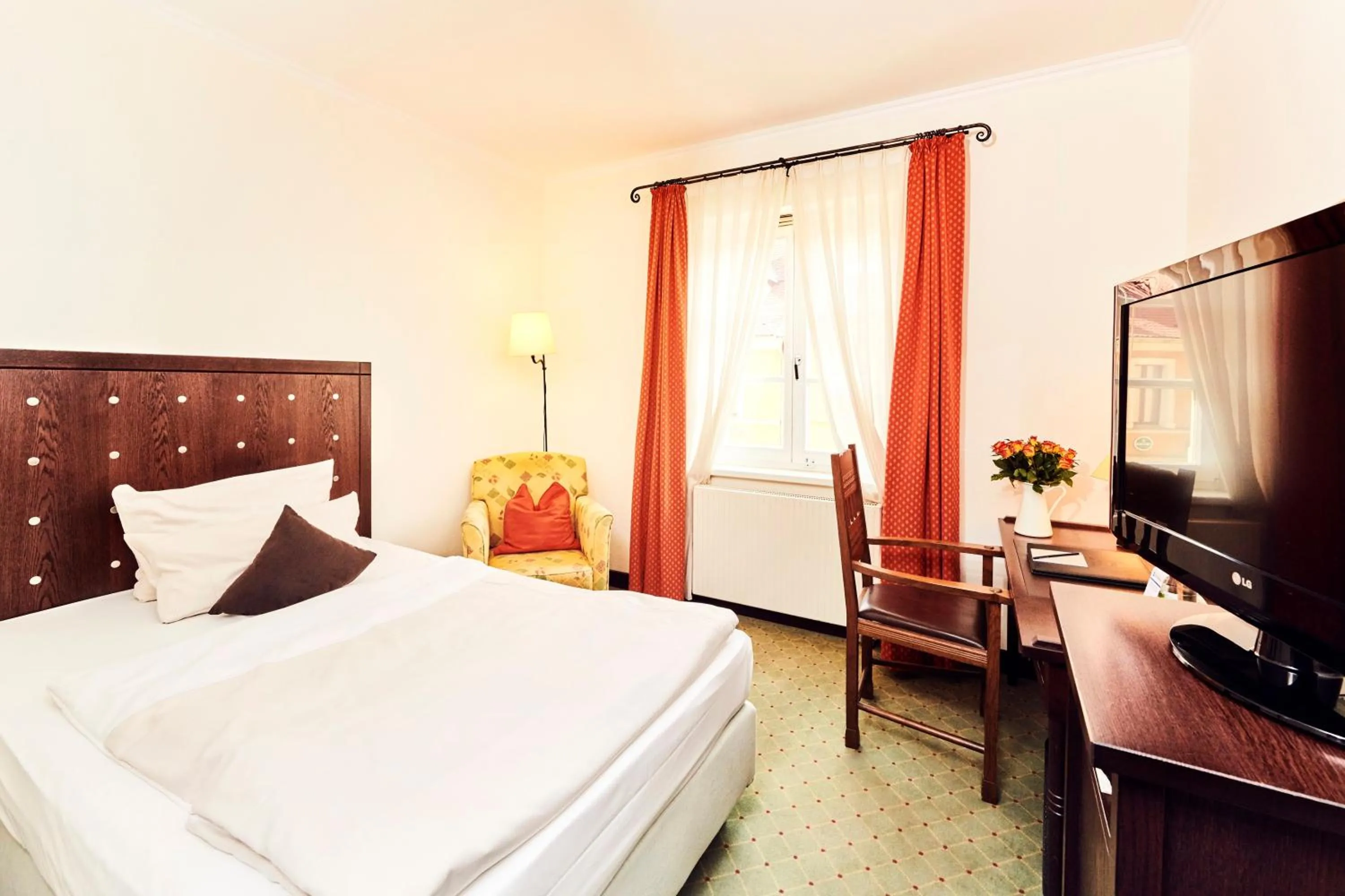 Photo of the whole room, Bed in Best Western Soibelmanns Lutherstadt Wittenberg