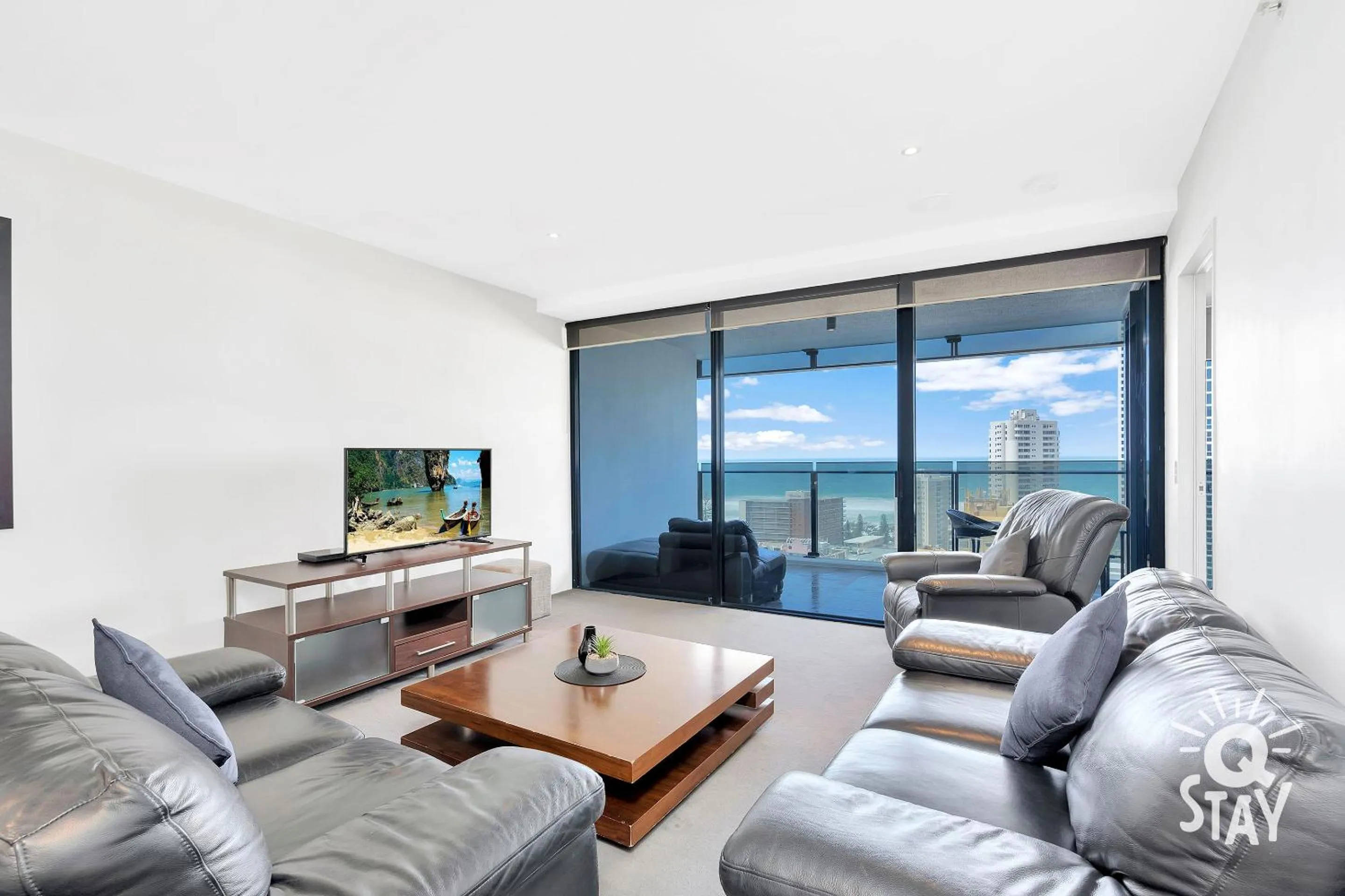 Living room in Circle on Cavill - QStay