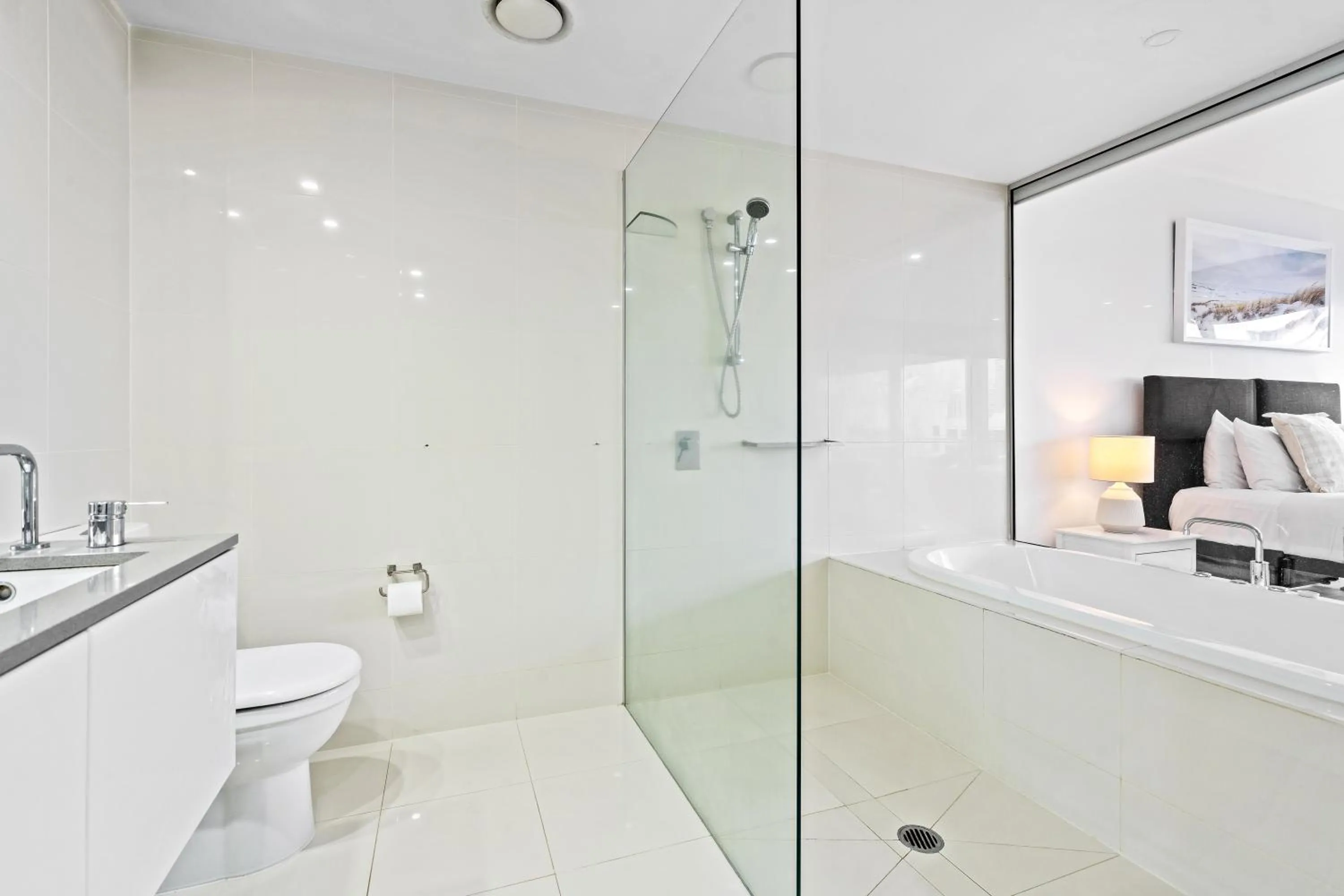 Toilet in Circle on Cavill - QStay