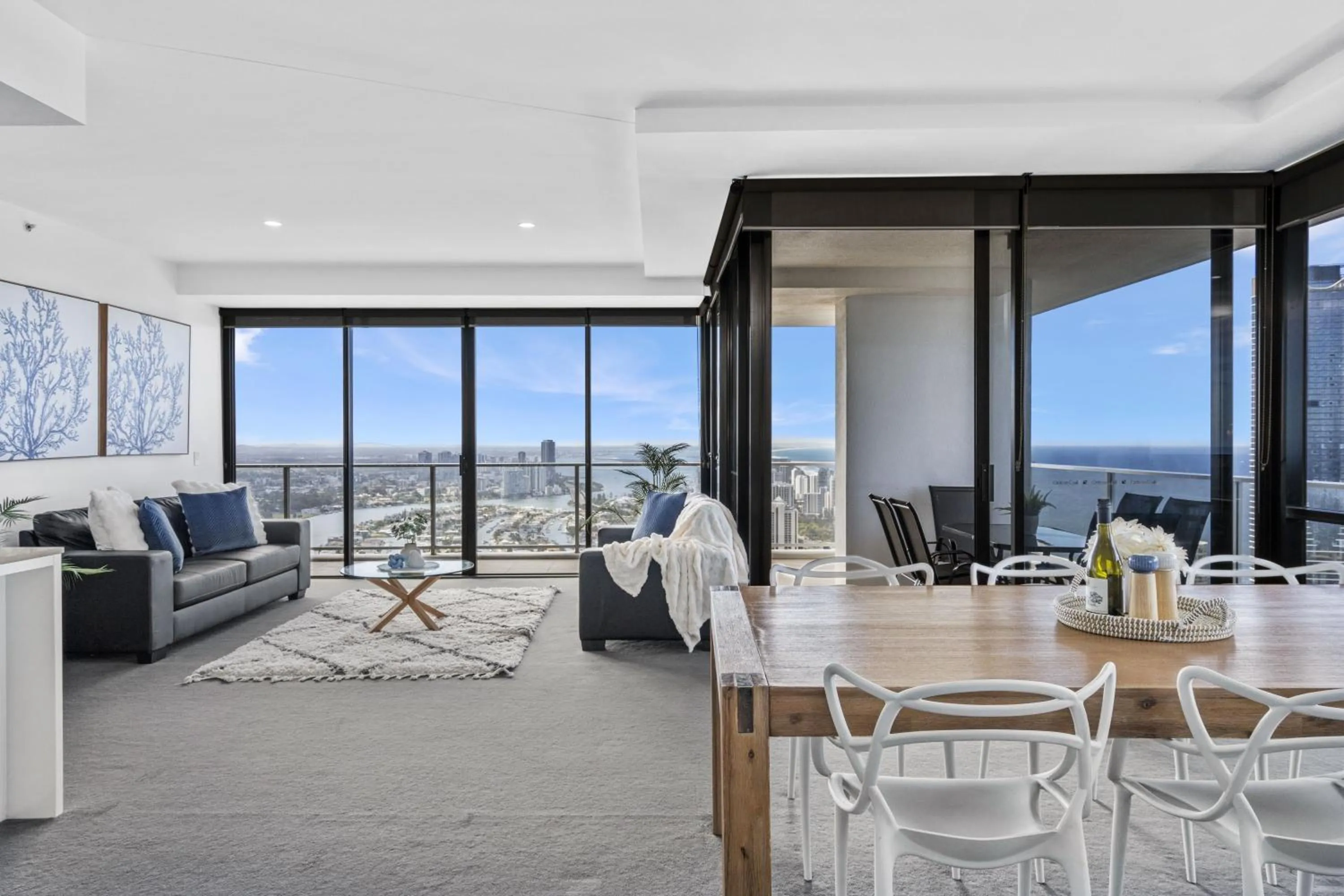 Dining area in Circle on Cavill - QStay