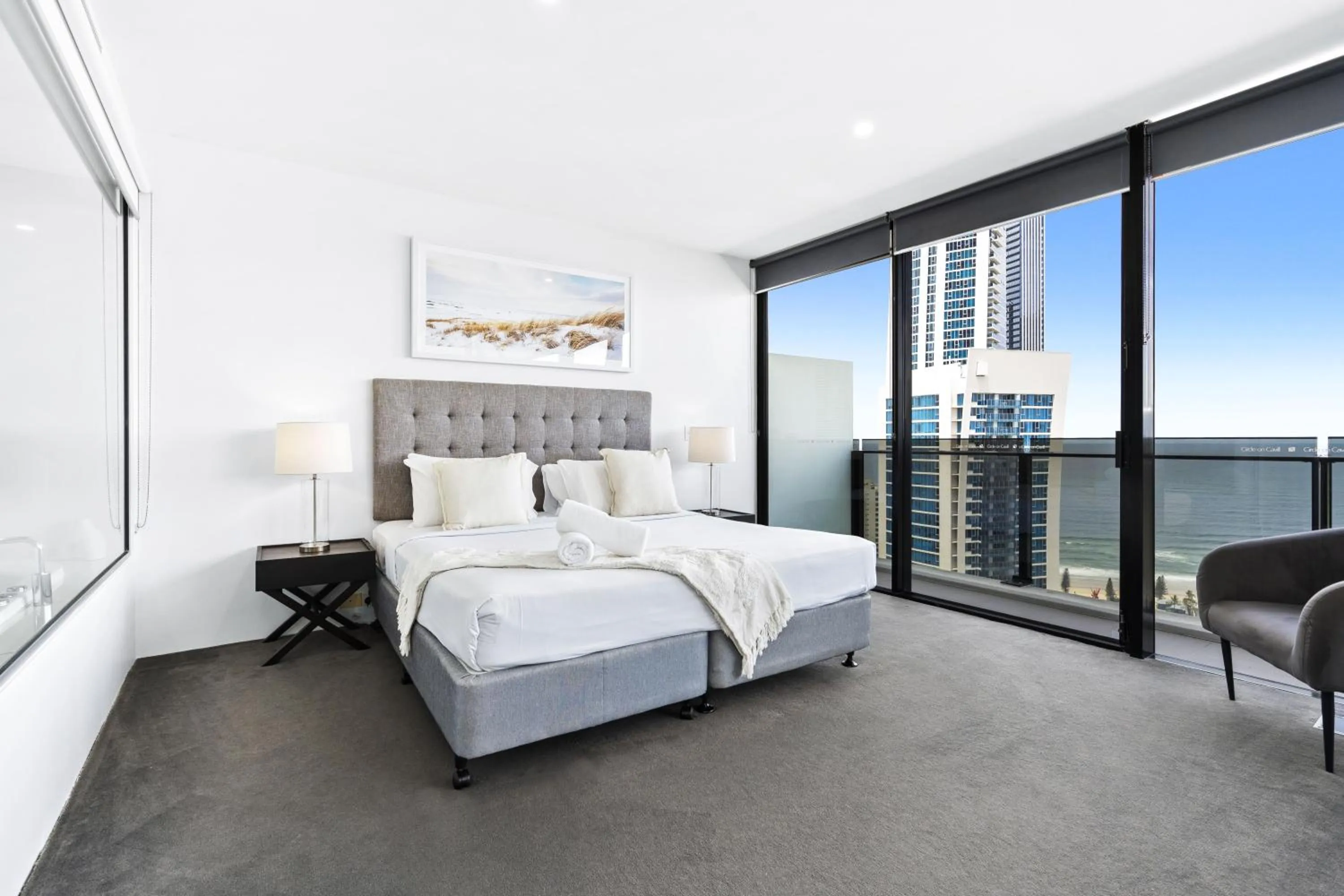 Bedroom, Bed in Circle on Cavill - QStay