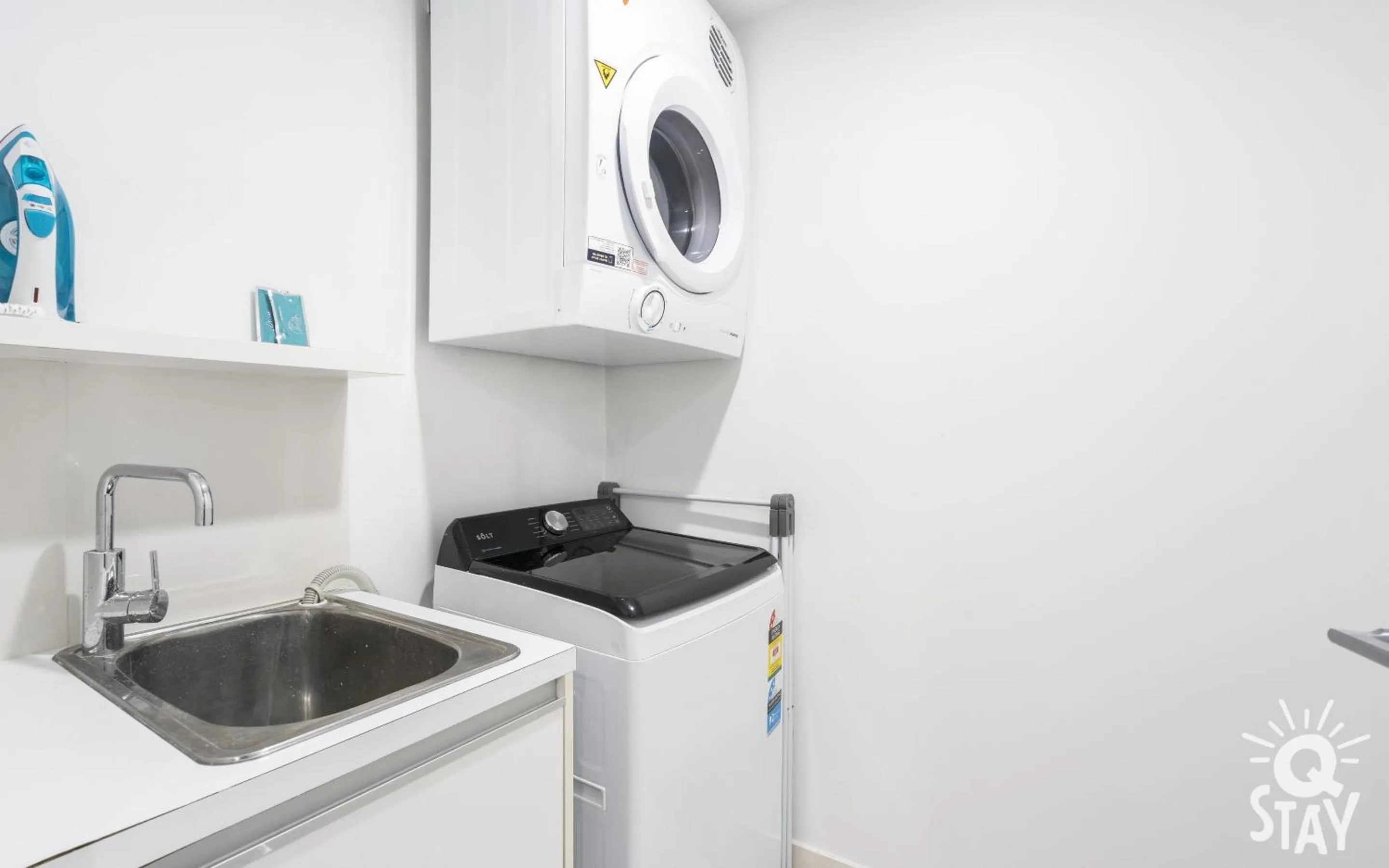 washing machine in Circle on Cavill - QStay