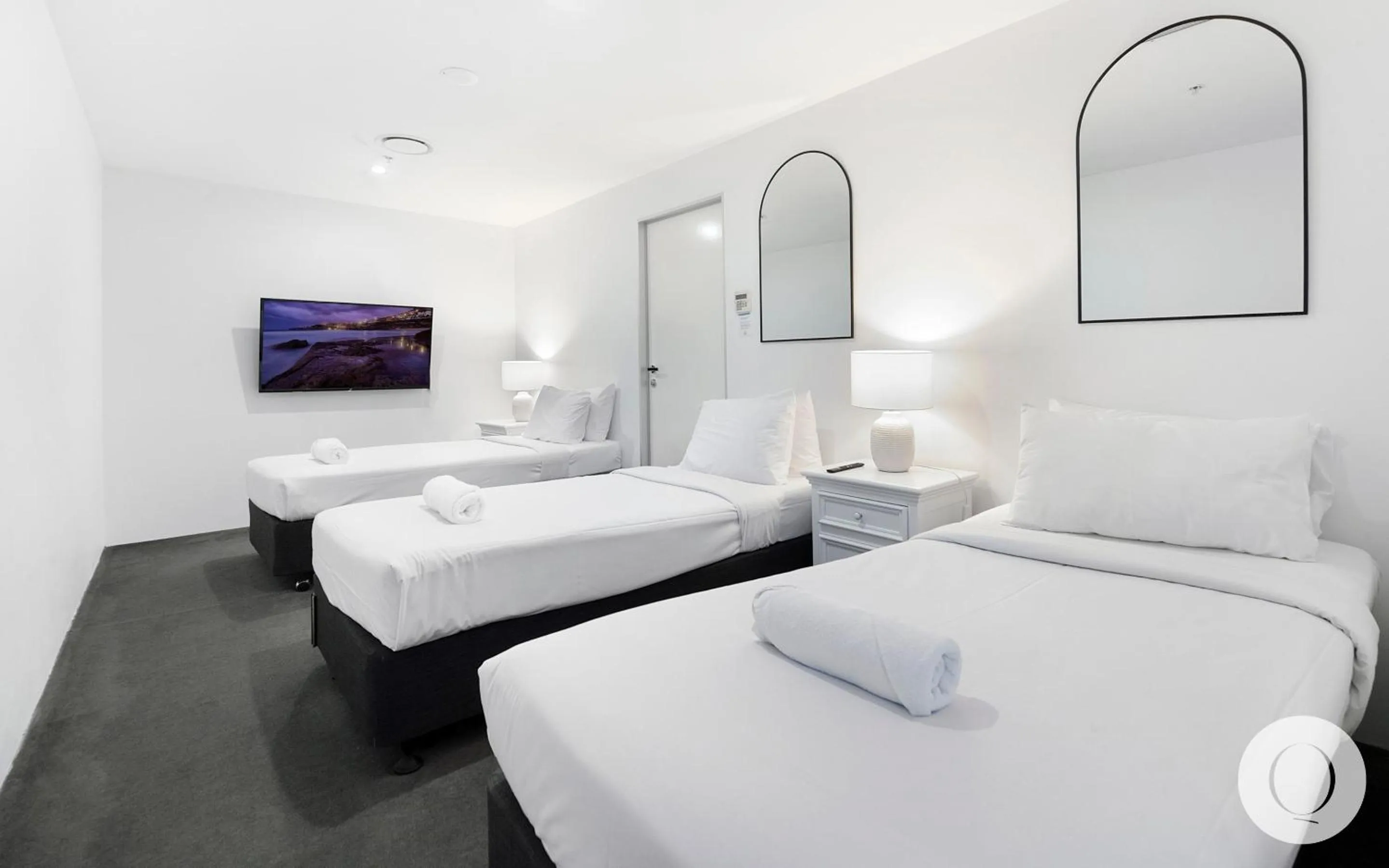 Bedroom, Bed in Circle on Cavill - QStay