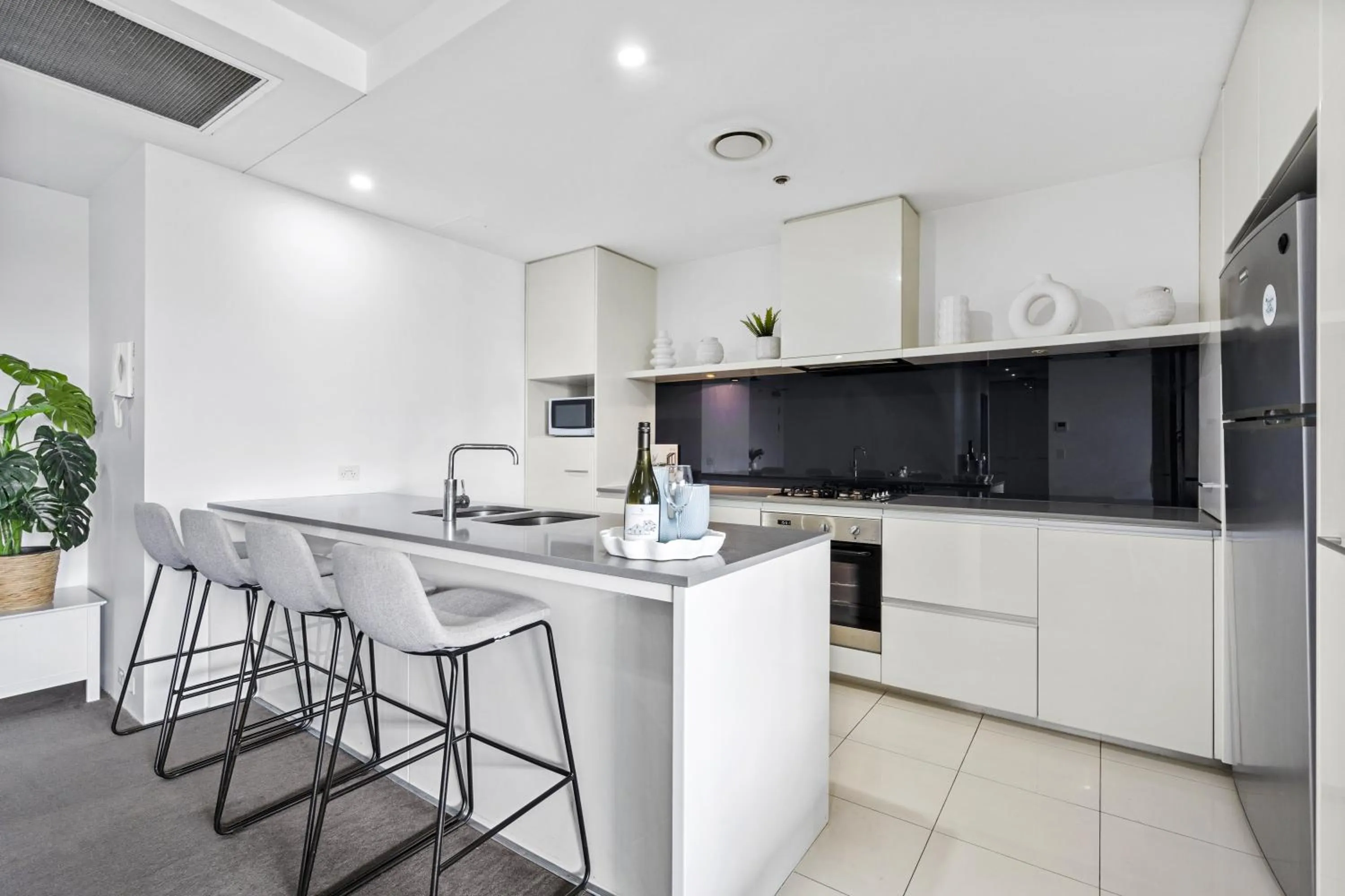 Kitchen or kitchenette in Circle on Cavill - QStay