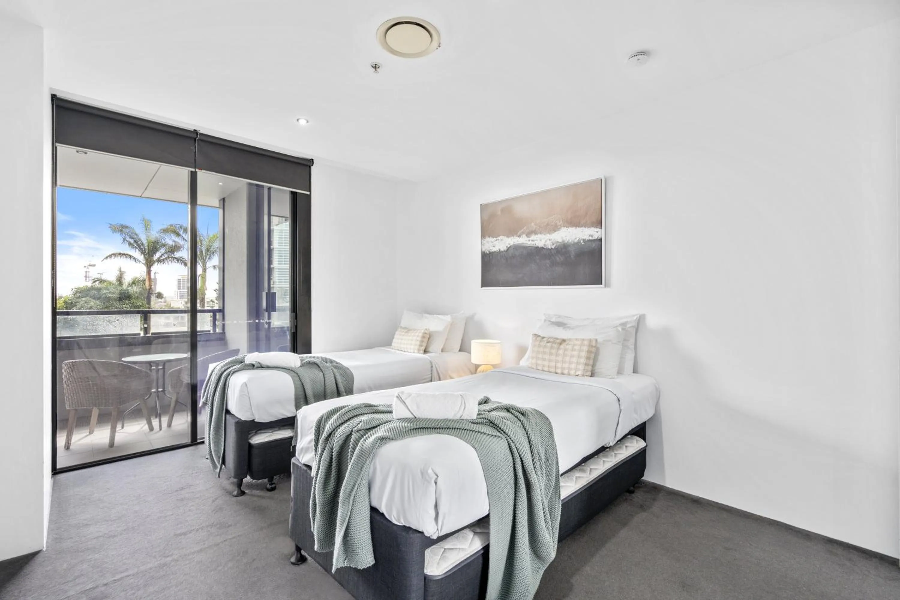 Bedroom, Bed in Circle on Cavill - QStay