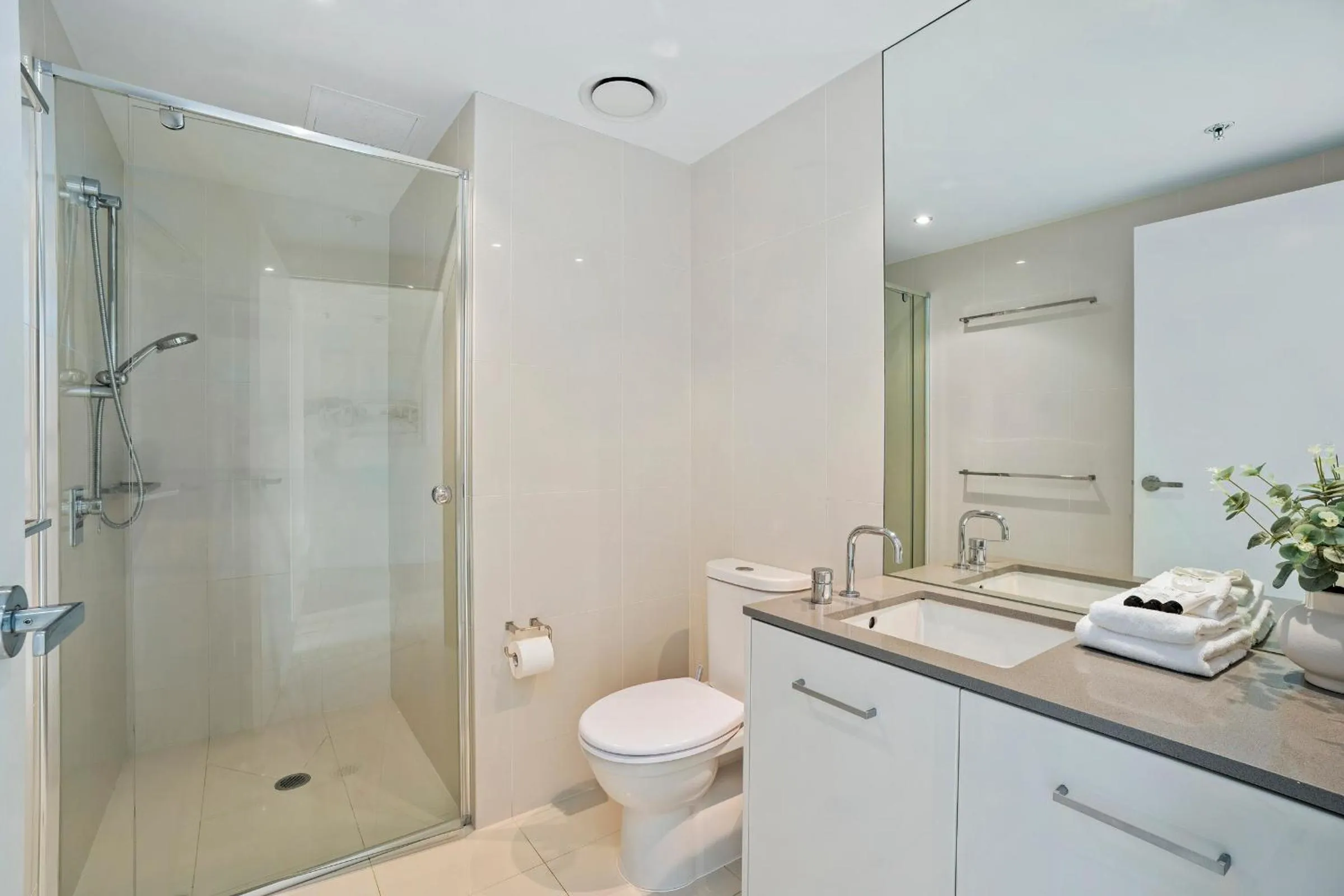 Bathroom in Circle on Cavill - QStay