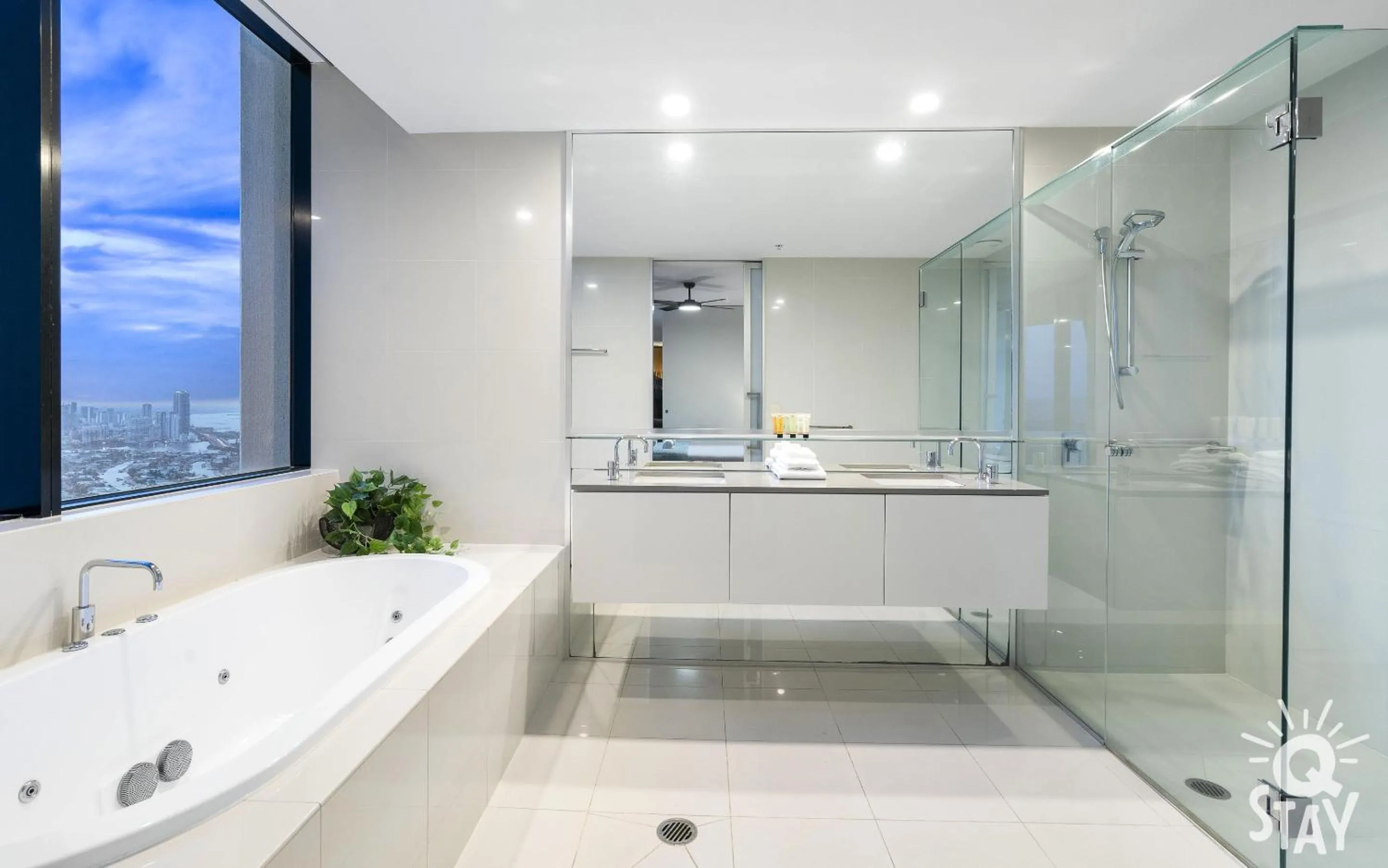 Bathroom in Circle on Cavill - QStay