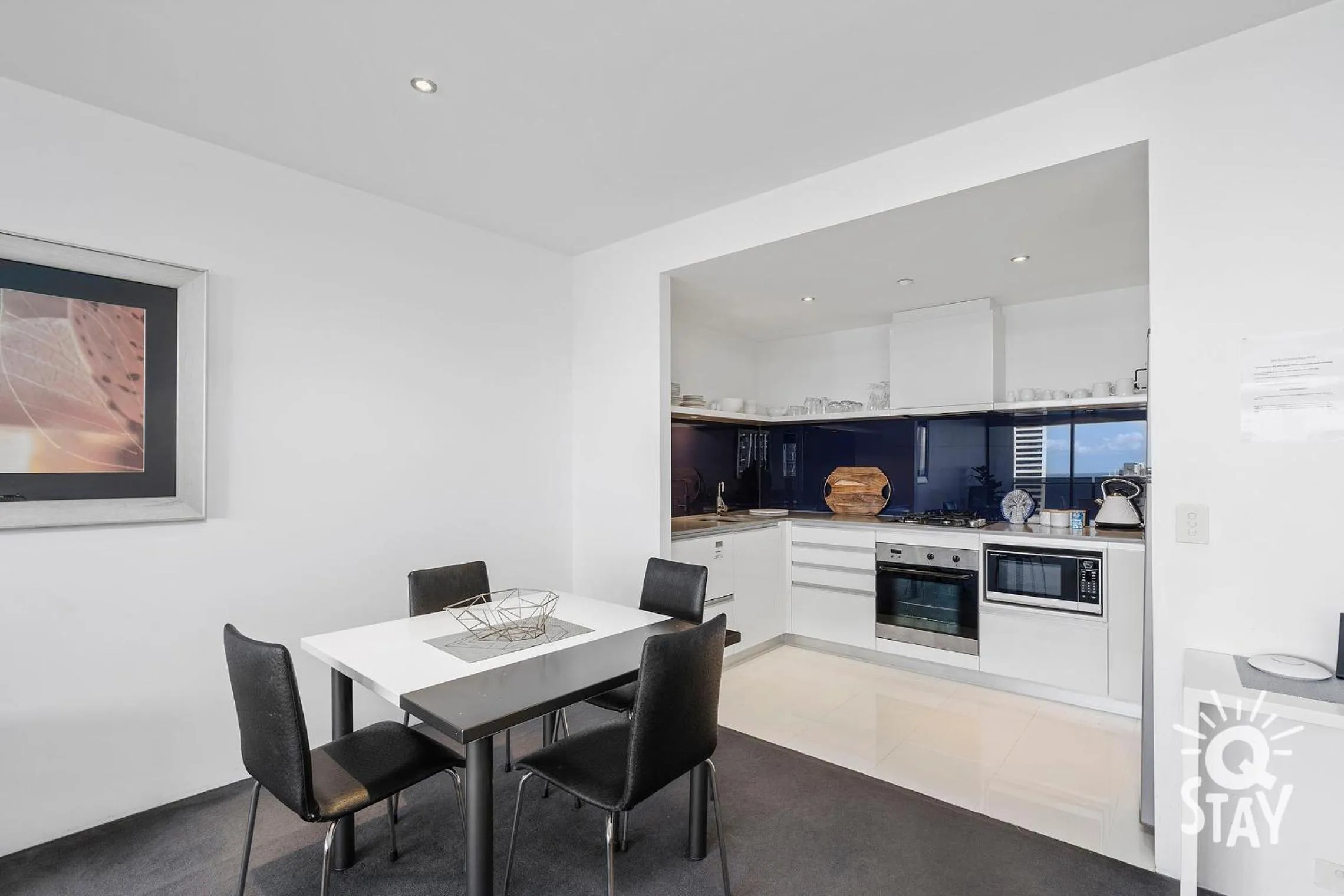 Dining area in Circle on Cavill - QStay