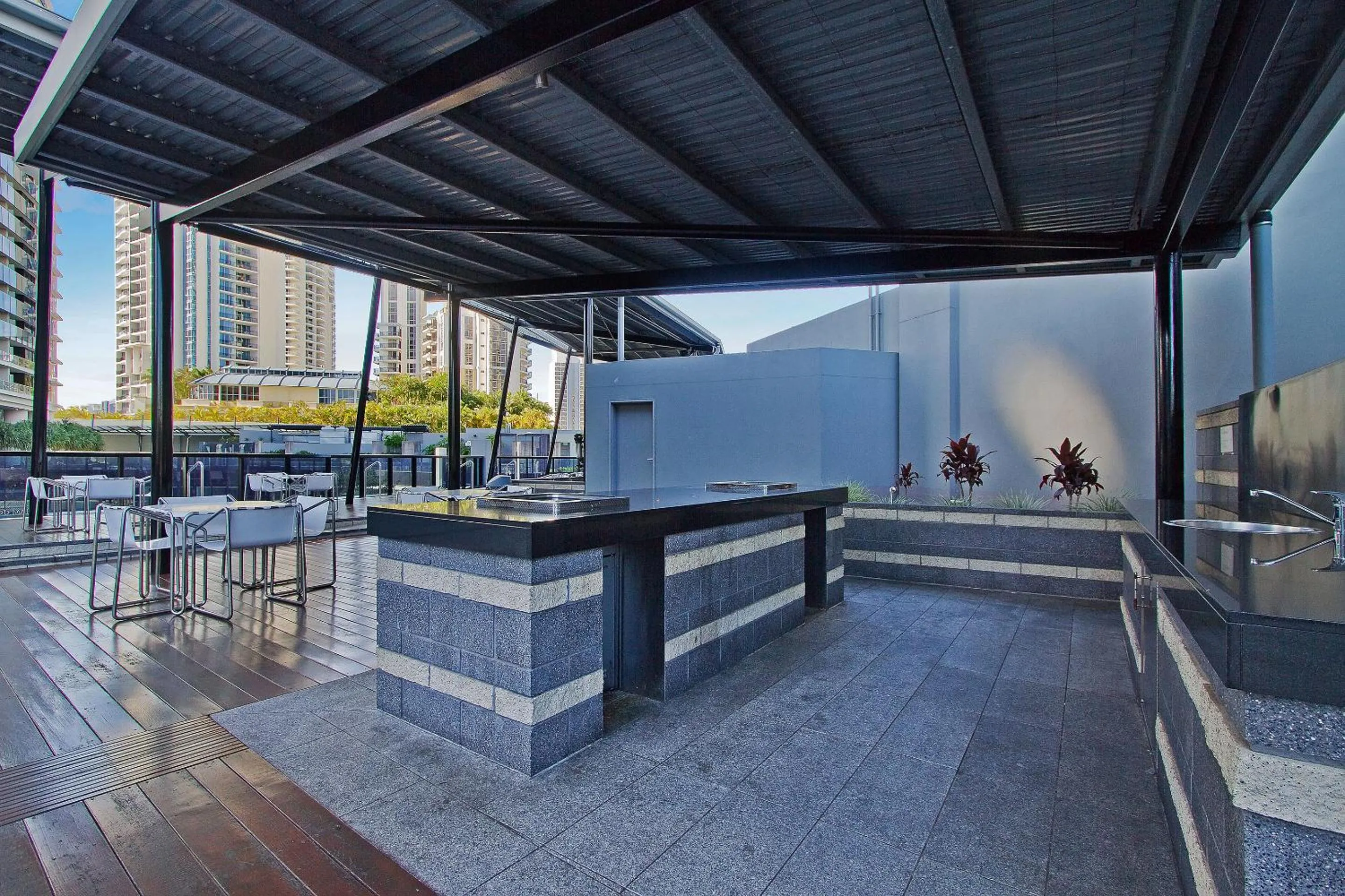 BBQ facilities in Circle on Cavill - QStay