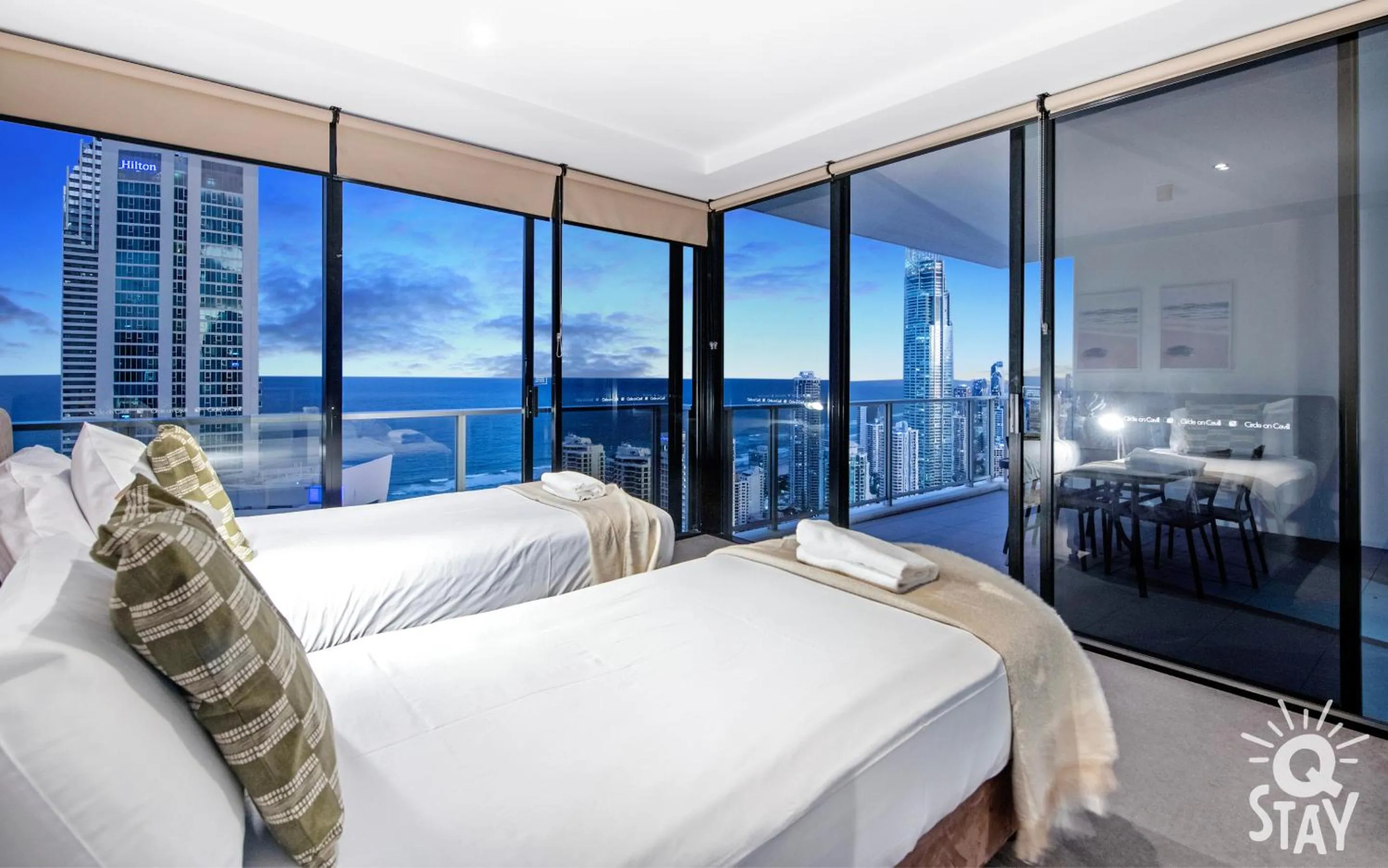 Bedroom, Bed in Circle on Cavill - QStay