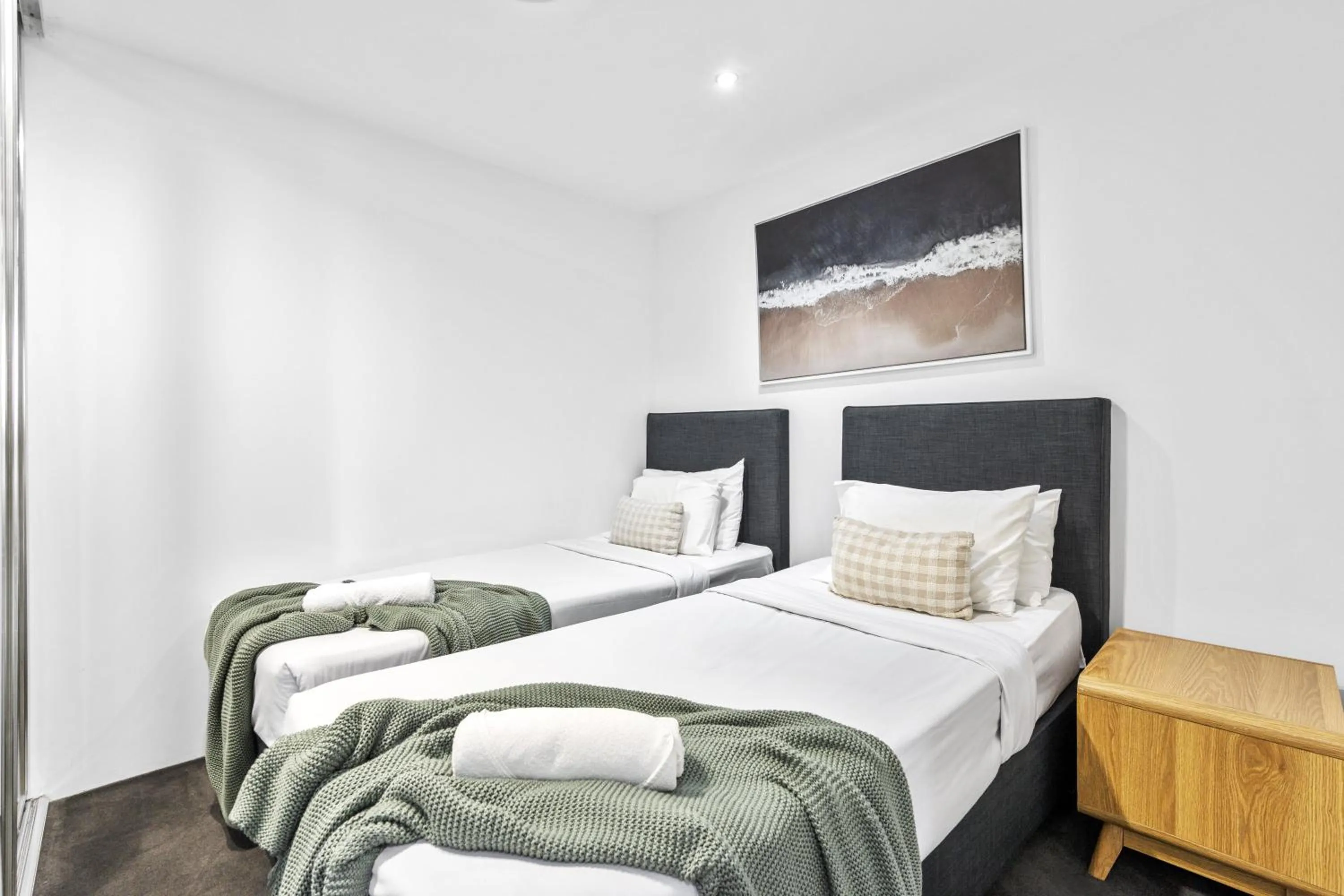 Bedroom, Bed in Circle on Cavill - QStay