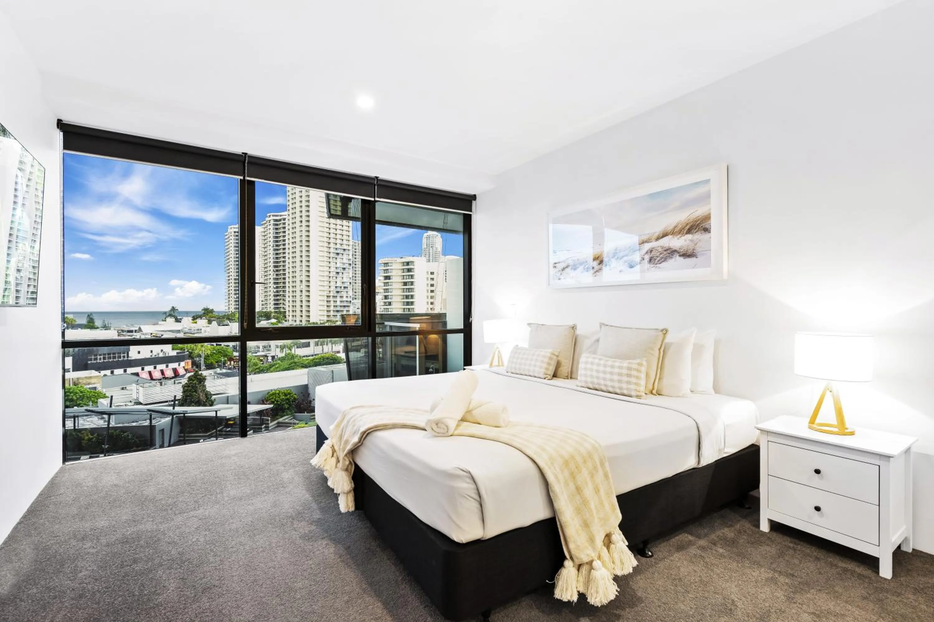 Bedroom, Bed in Circle on Cavill - QStay