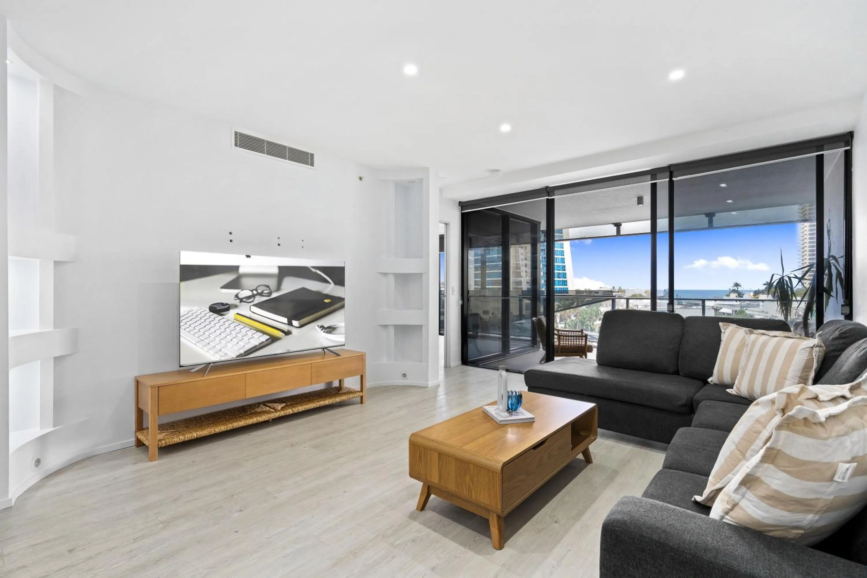 TV and multimedia, Bed in Circle on Cavill - QStay