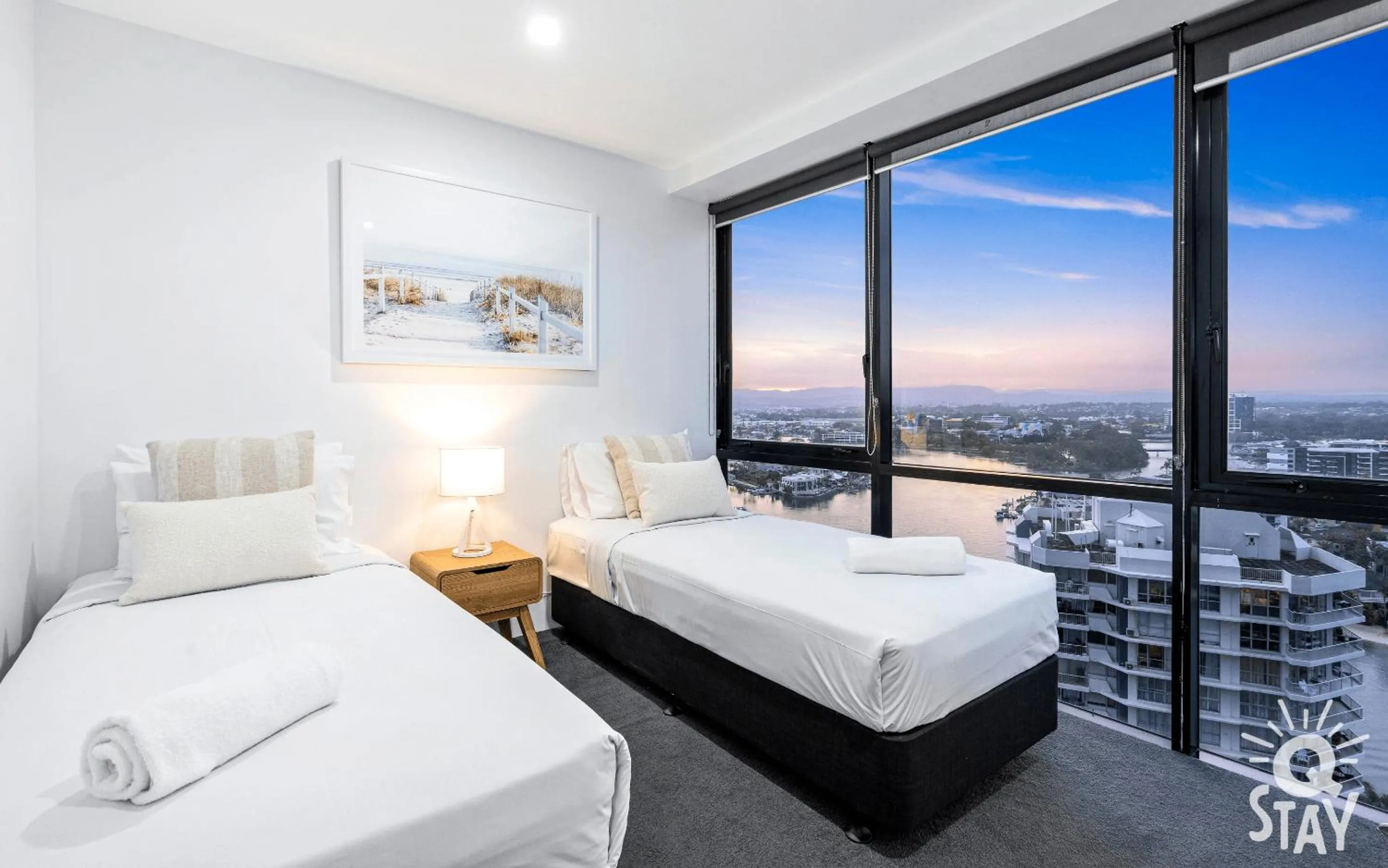 Bedroom, Bed in Circle on Cavill - QStay