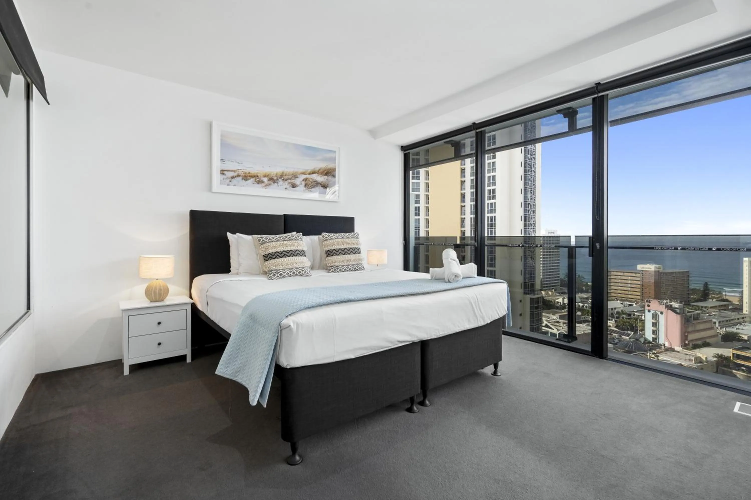 Bedroom, Bed in Circle on Cavill - QStay