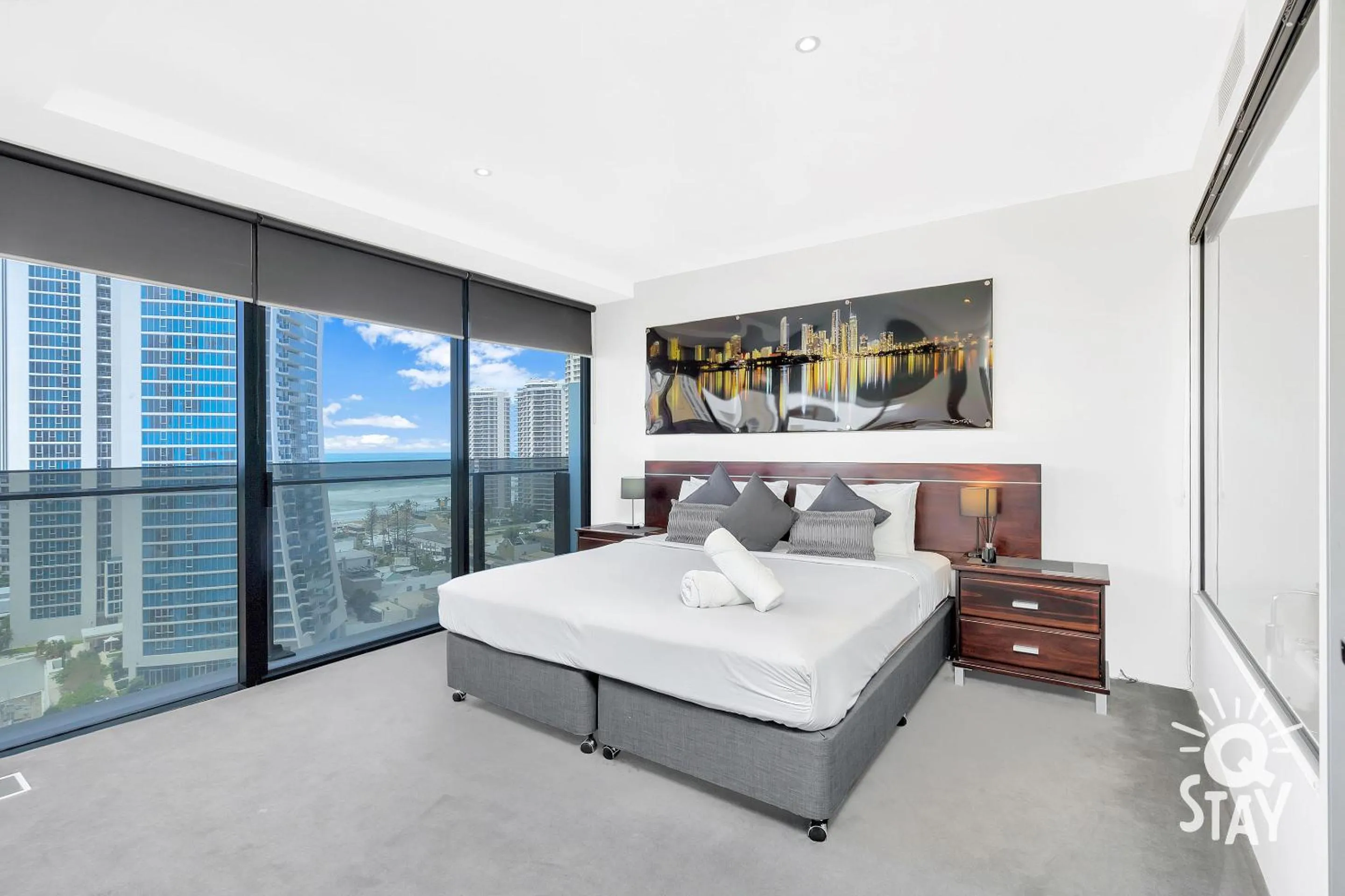 Bedroom, Bed in Circle on Cavill - QStay